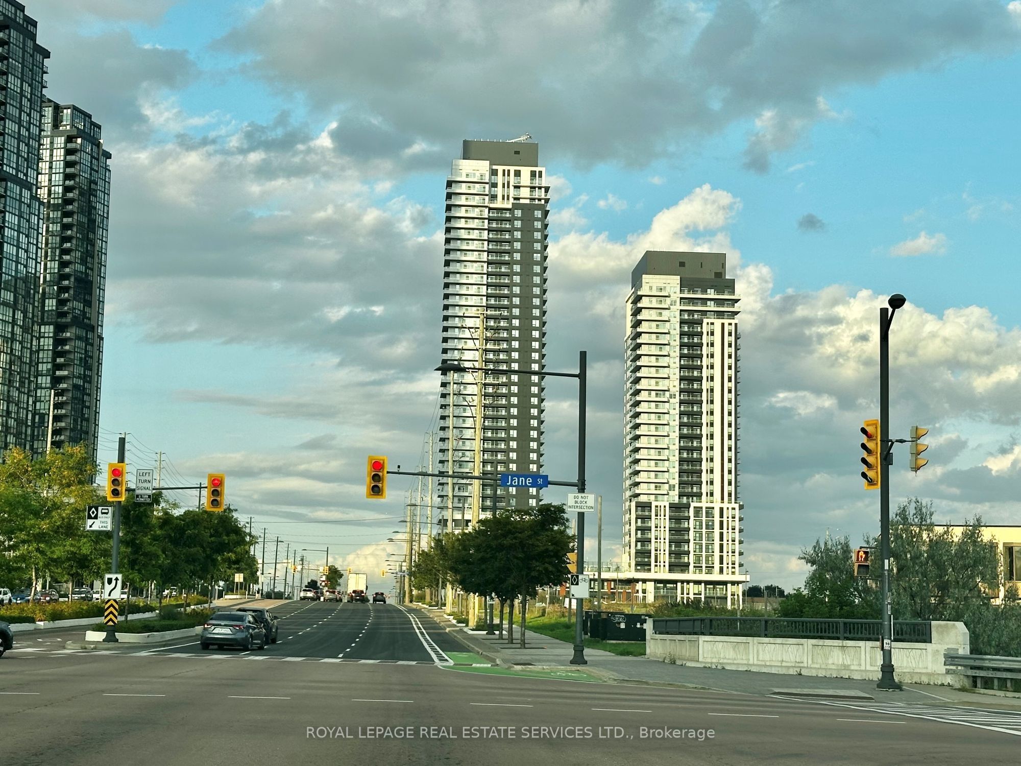 5 Meadowdale Road 901, Vaughan, ON L4K 0C7