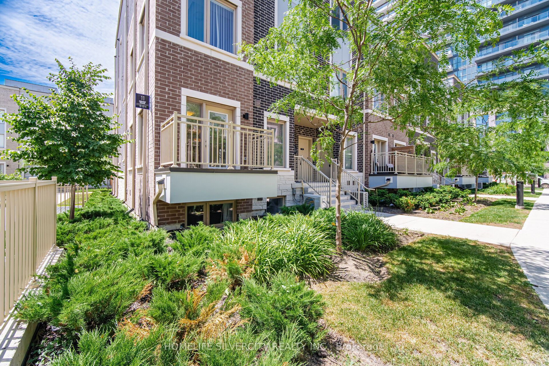 11 Honeycrisp Crescent 13, Vaughan, ON L4K 0N6