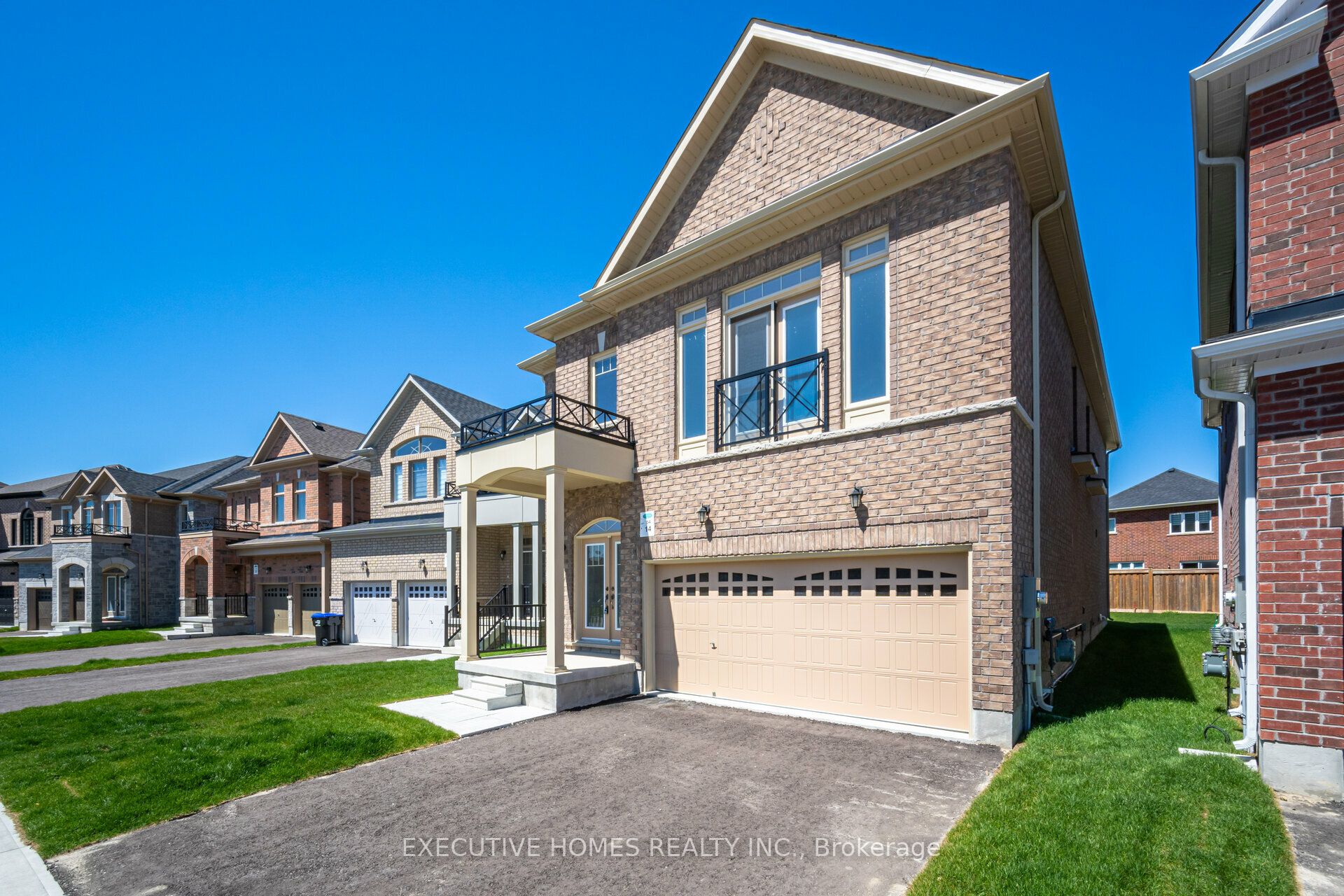 14 Mac Campbell Way, Bradford West Gwillimbury, ON L3Z 4M7 photo 2