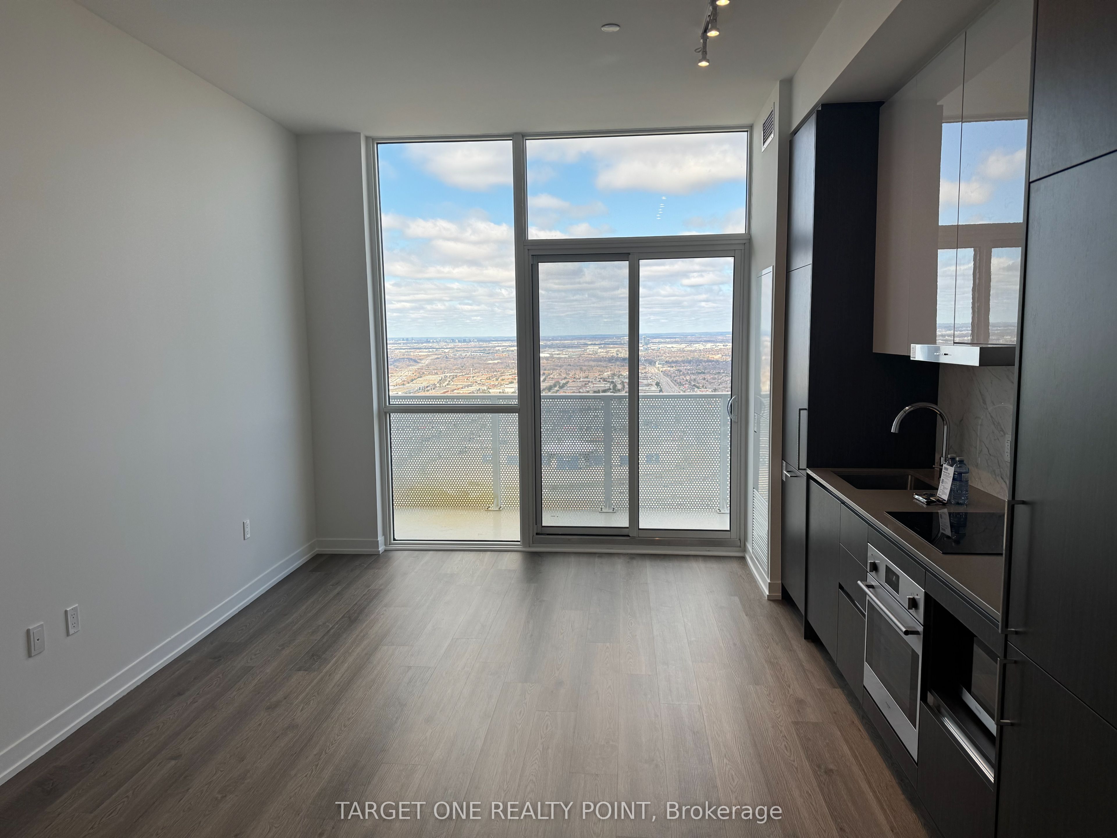 195 Commerce Street PH108, Vaughan, ON L4K 0P9 photo 3