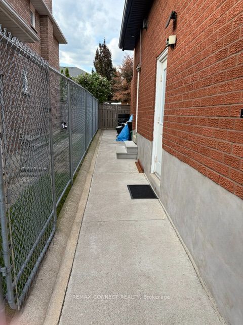 119 Longhouse Street BSMT, Vaughan, ON L4L 8E7 photo 2