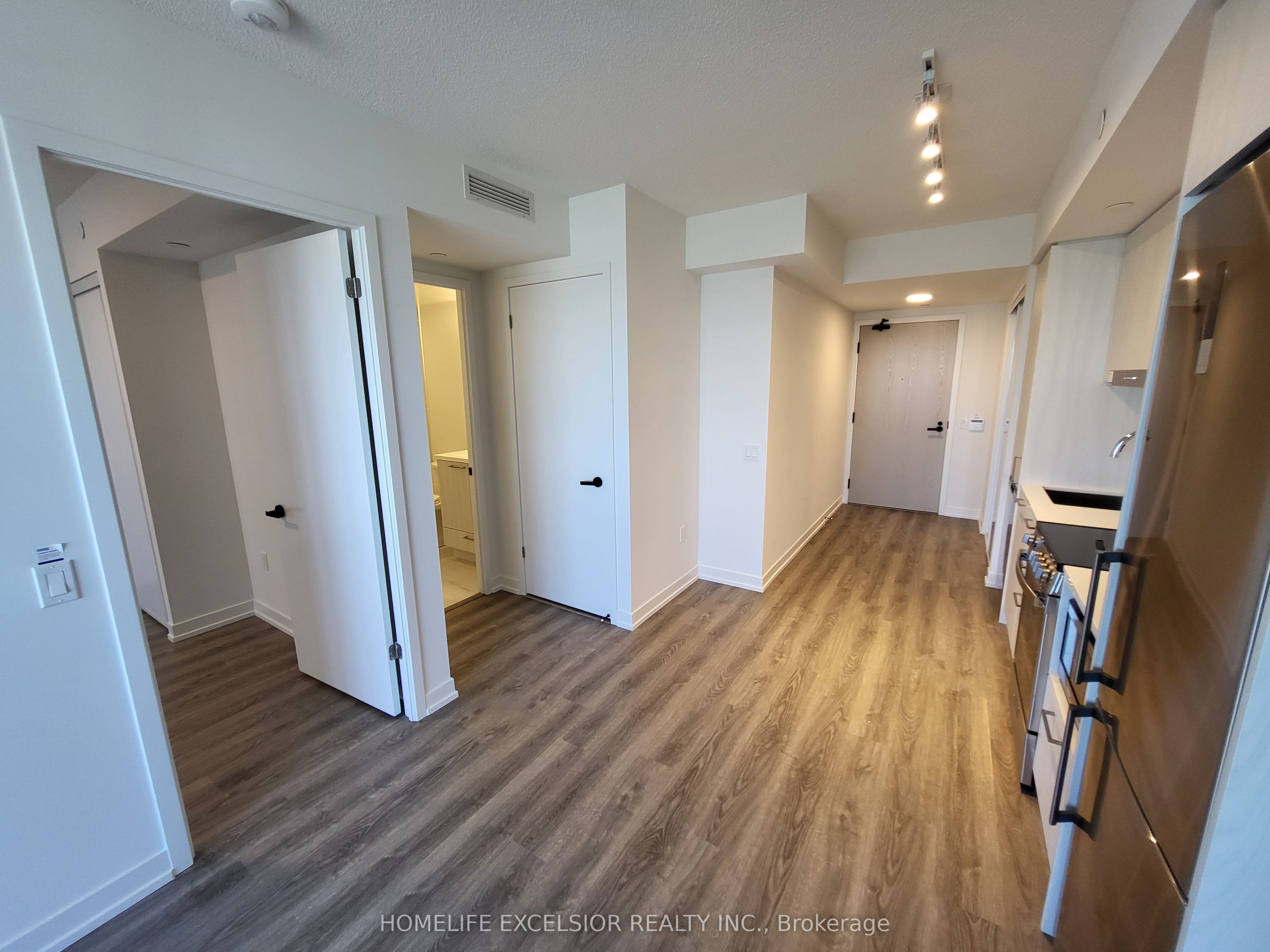 195 Commerce Street 2808, Vaughan, ON L4K 0P9 photo 2