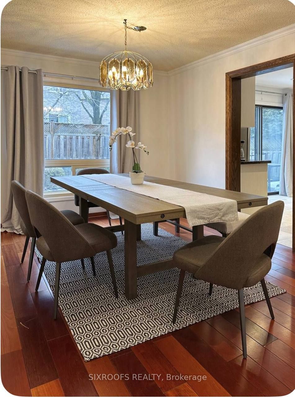 43 Eleanor Circle Main, Richmond Hill, ON L4C 6K6