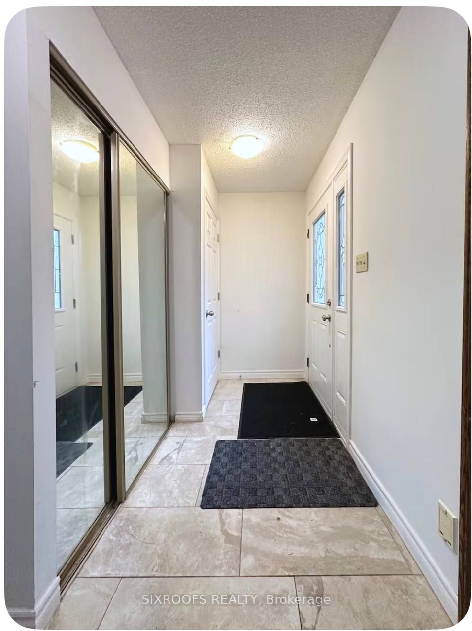 43 Eleanor Circle Main, Richmond Hill, ON L4C 6K6 photo 2