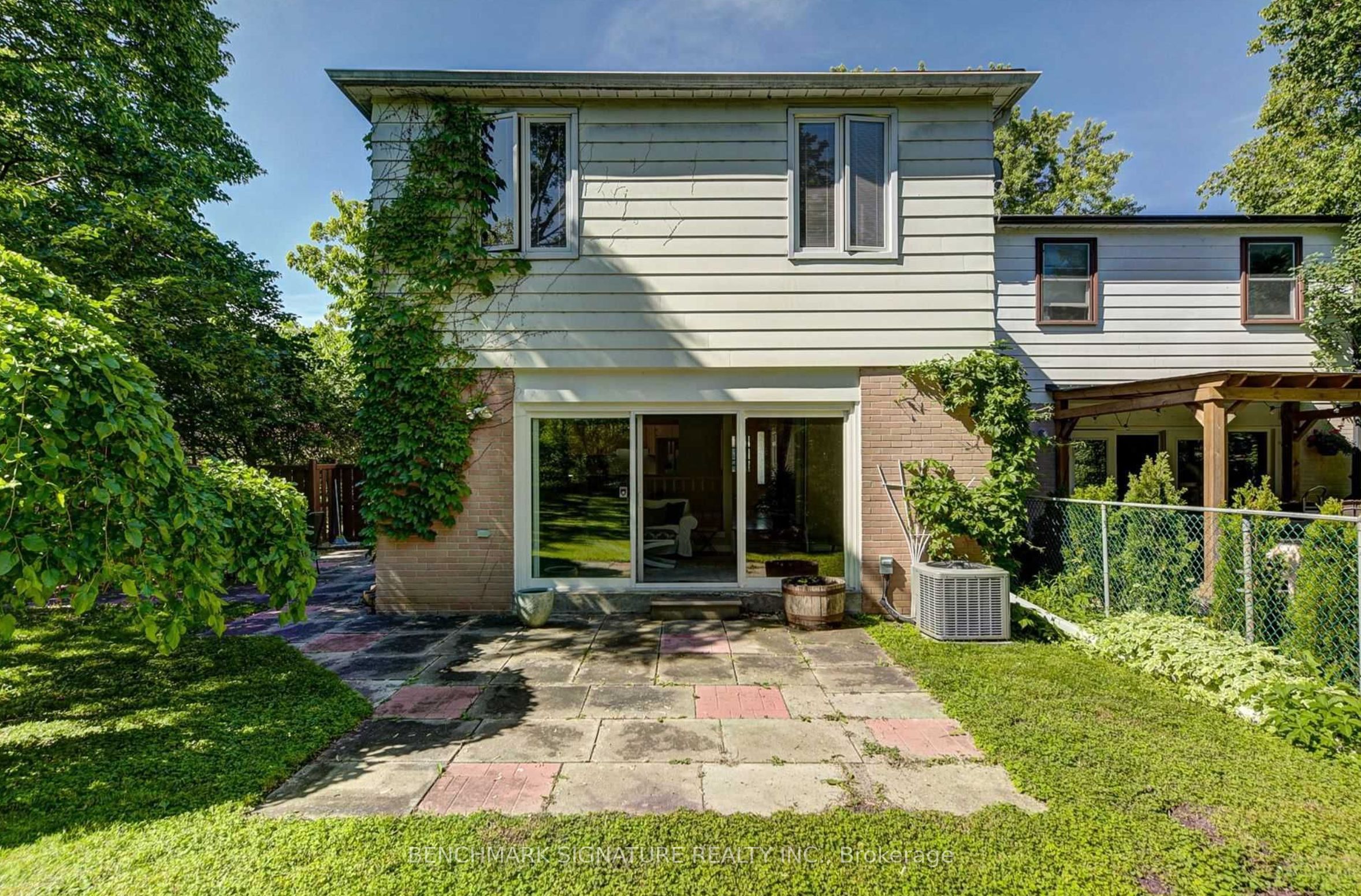 711 Leeder Court, Newmarket, ON L3Y 5A8 photo 4