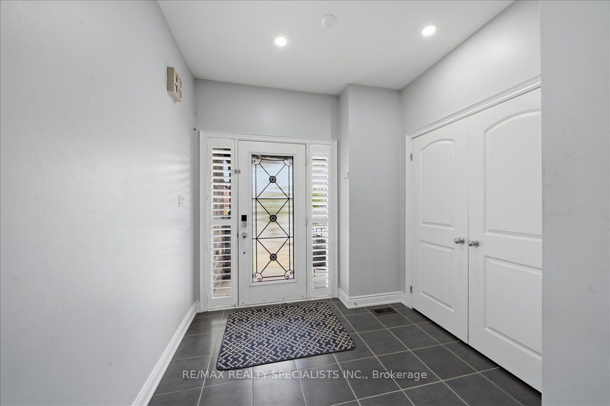 77 Mckenzie Way, Bradford West Gwillimbury, ON L3Z 0J9 photo 2