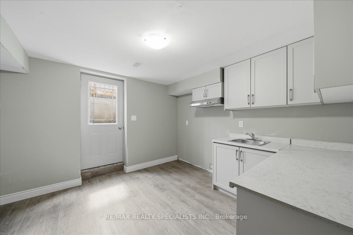 77 Mckenzie Way, Bradford West Gwillimbury, ON L3Z 0J9 photo 4