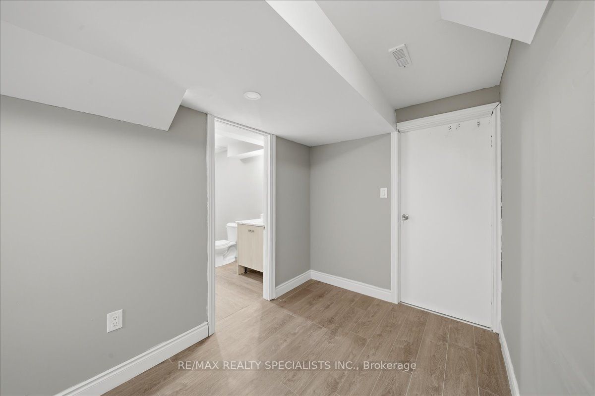 77 Mckenzie Way, Bradford West Gwillimbury, ON L3Z 0J9 photo 5