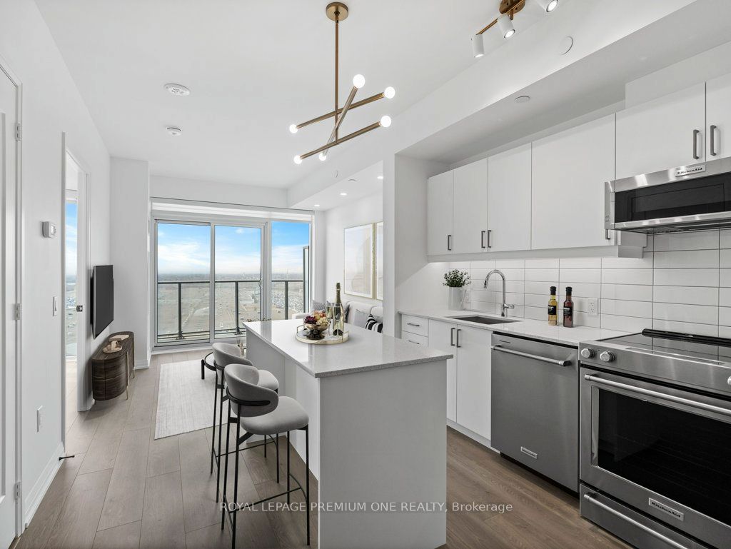 9000 Jane Street 1520, Vaughan, ON L4K 2M9