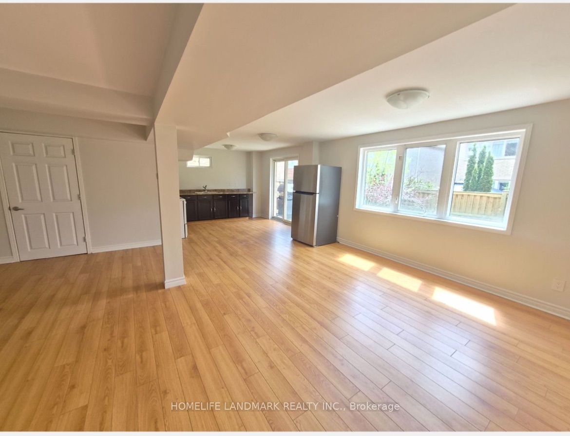 29 Mansard Drive, Richmond Hill, ON L4E 0L7 photo 2