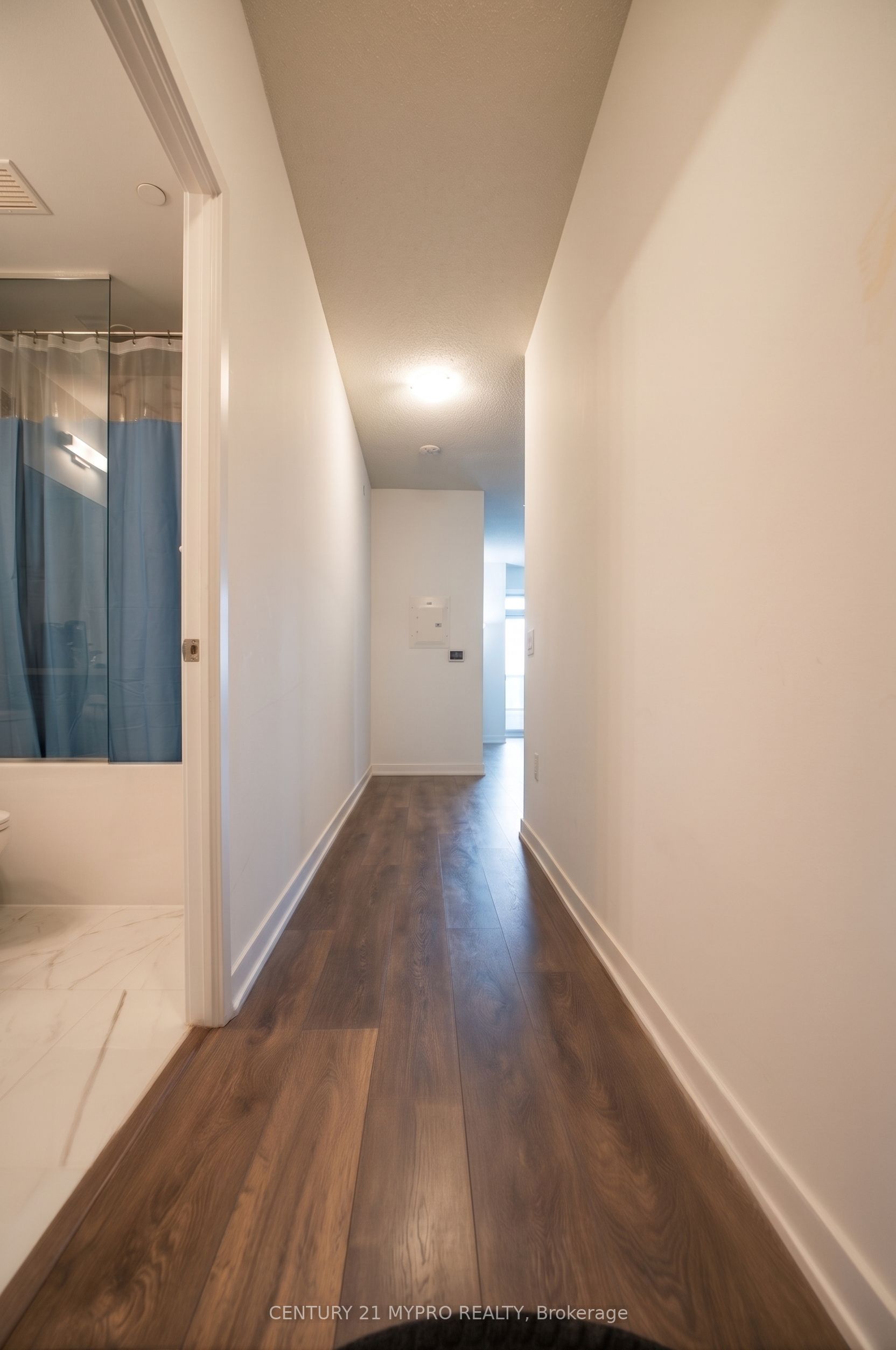 38 Honeycrisp Crescent 1021, Vaughan, ON L4K 0M8 photo 5