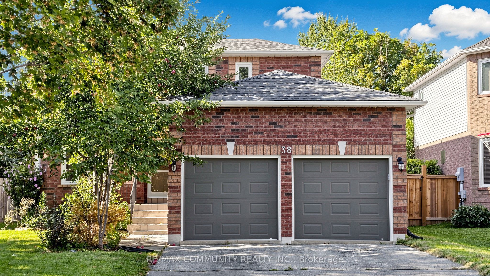 38 Iveagh Drive, Georgina, ON L4P 3X3 photo 3