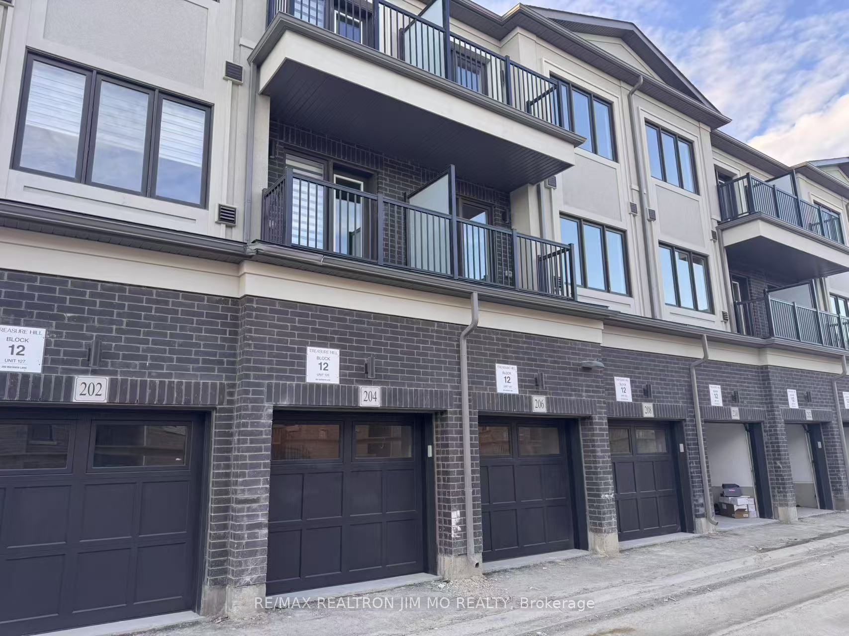 204 Matawin Lane, Richmond Hill, ON L4B 0H7 photo 3