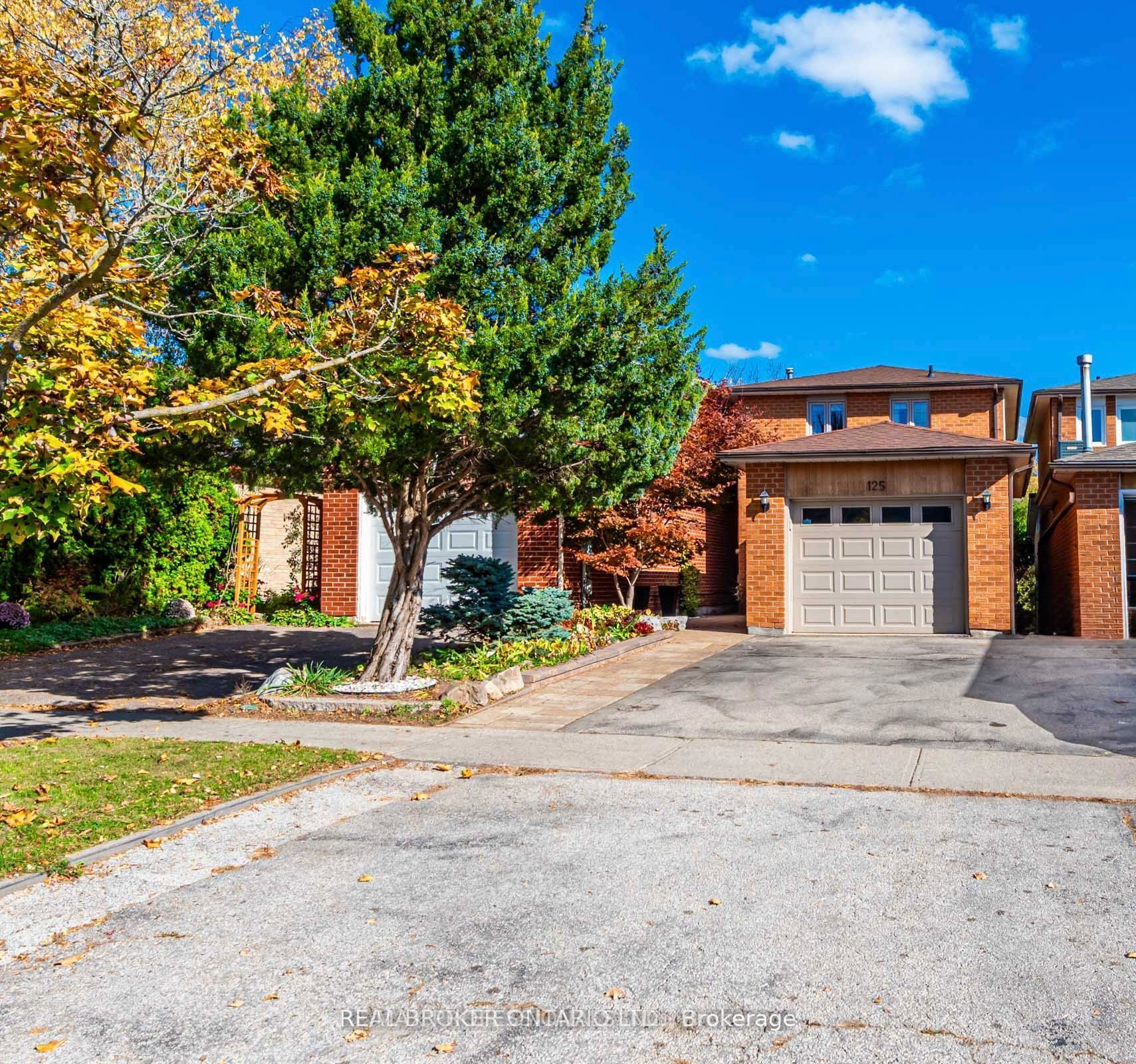 125 Kersey Crescent, Richmond Hill, ON L4C 5X4 photo 2
