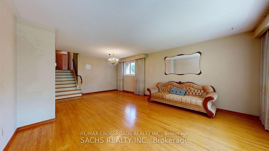 377 Crosby Avenue Upper, Richmond Hill, ON L4C 2R8 photo 3