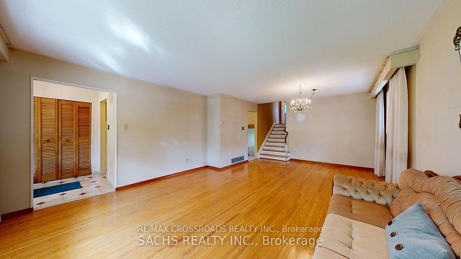 377 Crosby Avenue Upper, Richmond Hill, ON L4C 2R8 photo 4