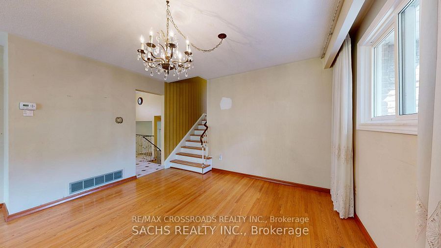 377 Crosby Avenue Upper, Richmond Hill, ON L4C 2R8 photo 5