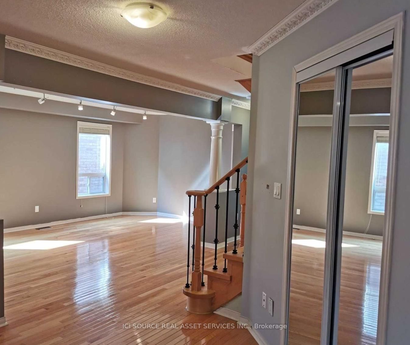 8 Maffey Crescent, Richmond Hill, ON L4S 0A8 photo 2