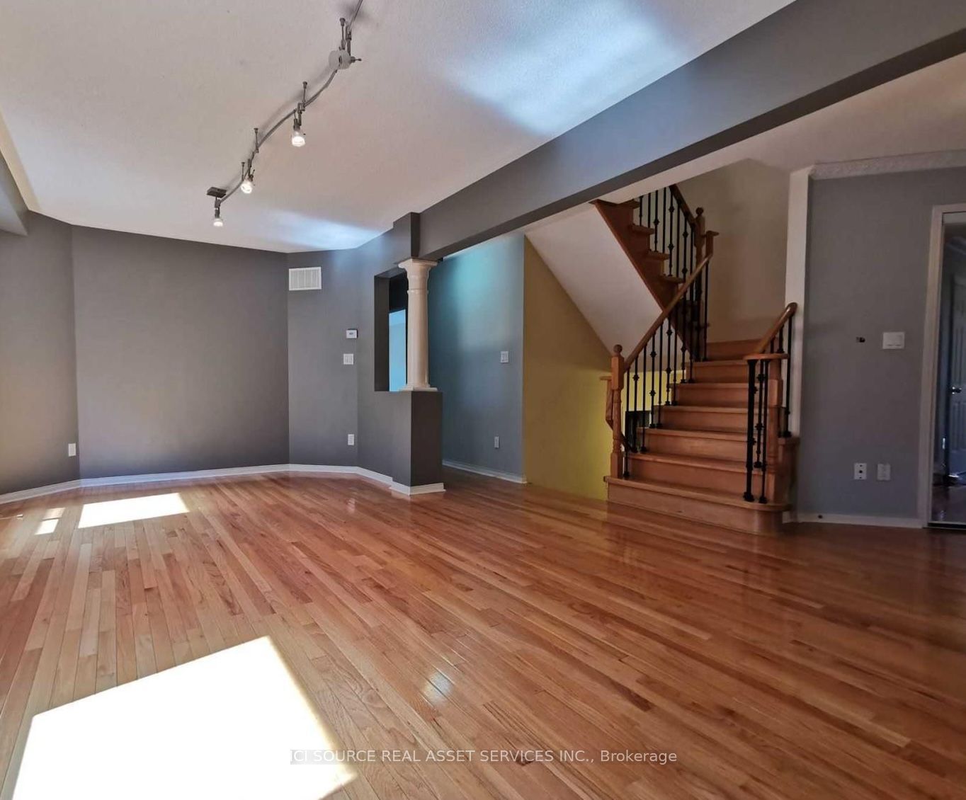 8 Maffey Crescent, Richmond Hill, ON L4S 0A8 photo 3