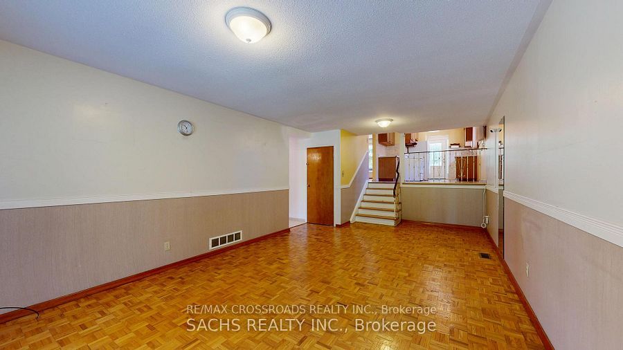377 Crosby Avenue Lower, Richmond Hill, ON L4C 2R8 photo 4