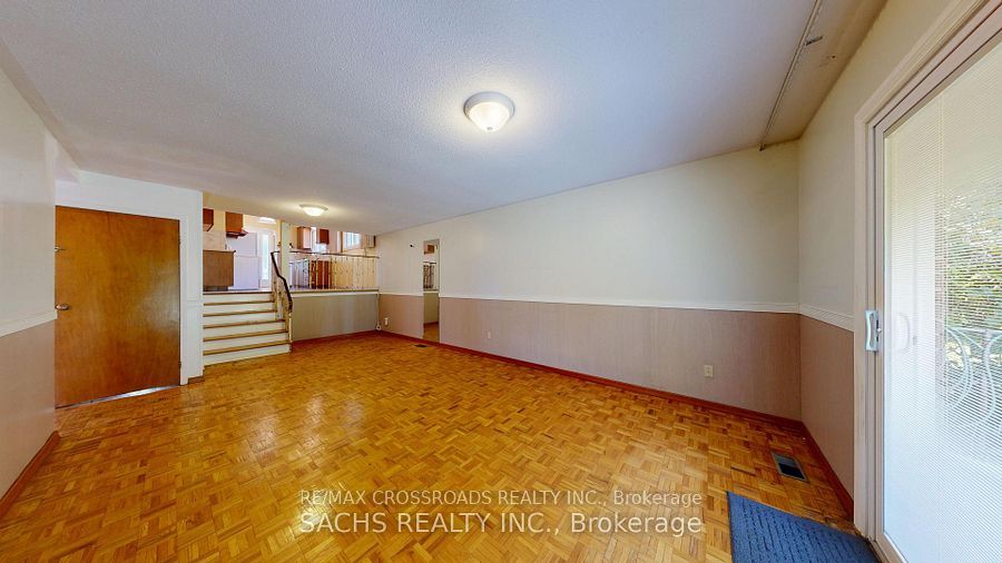 377 Crosby Avenue Lower, Richmond Hill, ON L4C 2R8 photo 5