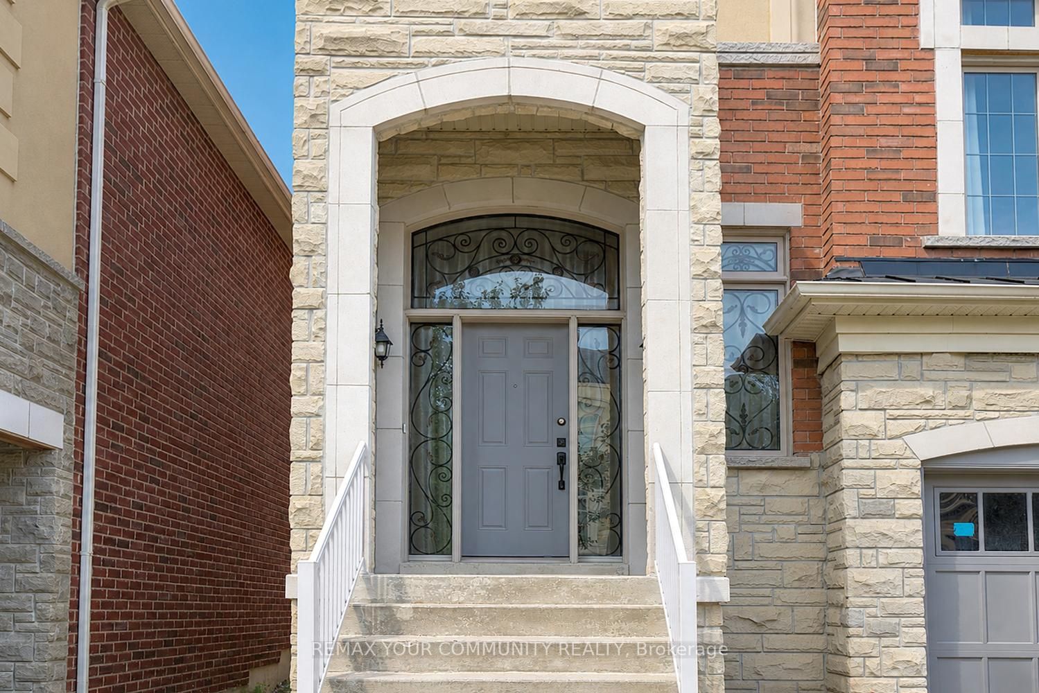 26 Yarden Drive, Vaughan, ON L6A 0W2 photo 2