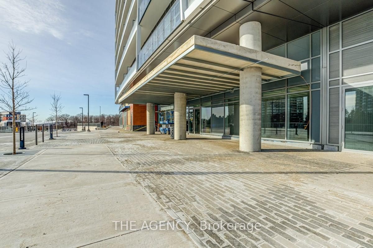 30 Upper Mall Way 1108, Vaughan, ON L4J 0L7 photo 3