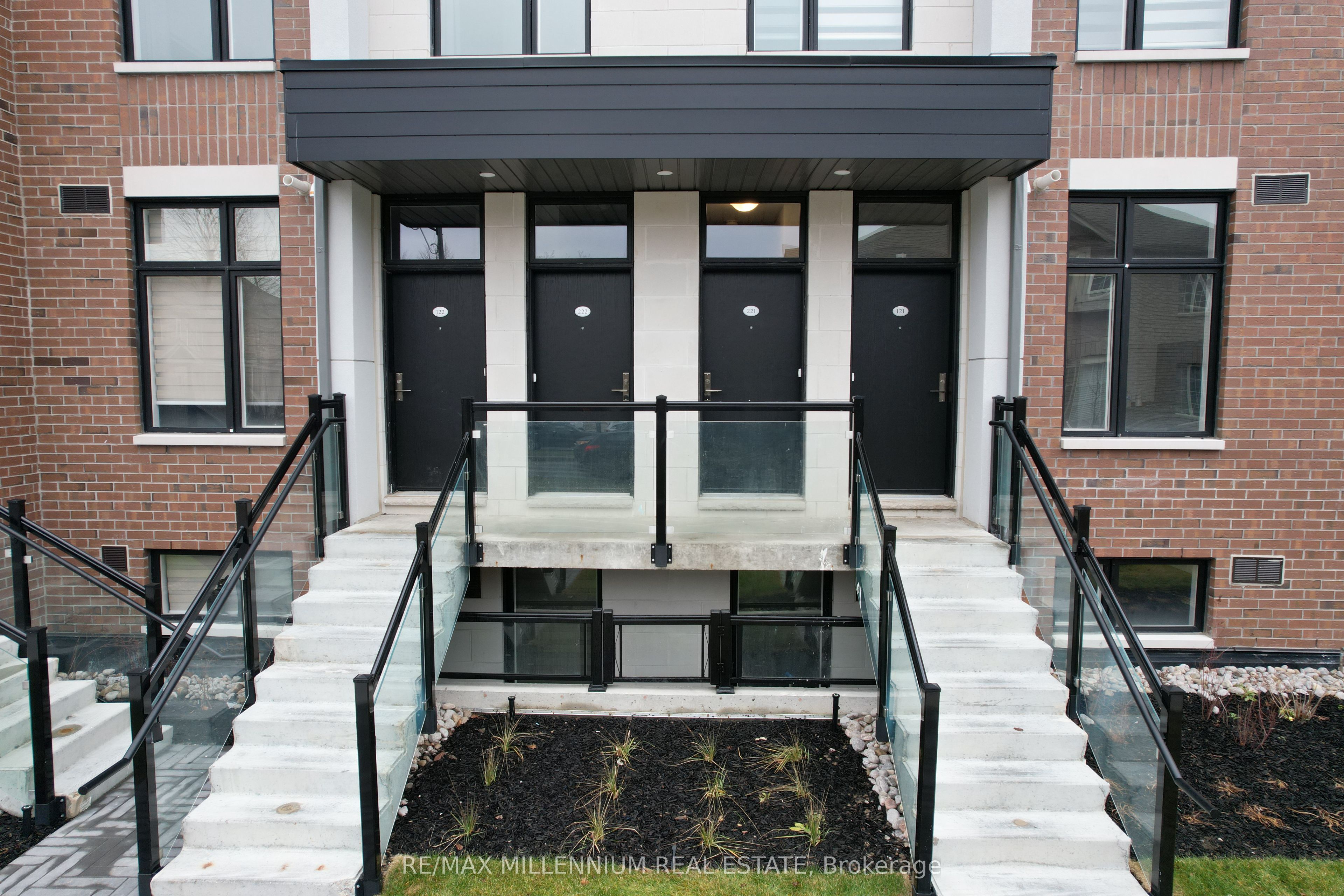 9560 Islington Avenue U221, Vaughan, ON L4K 2L5 photo 2