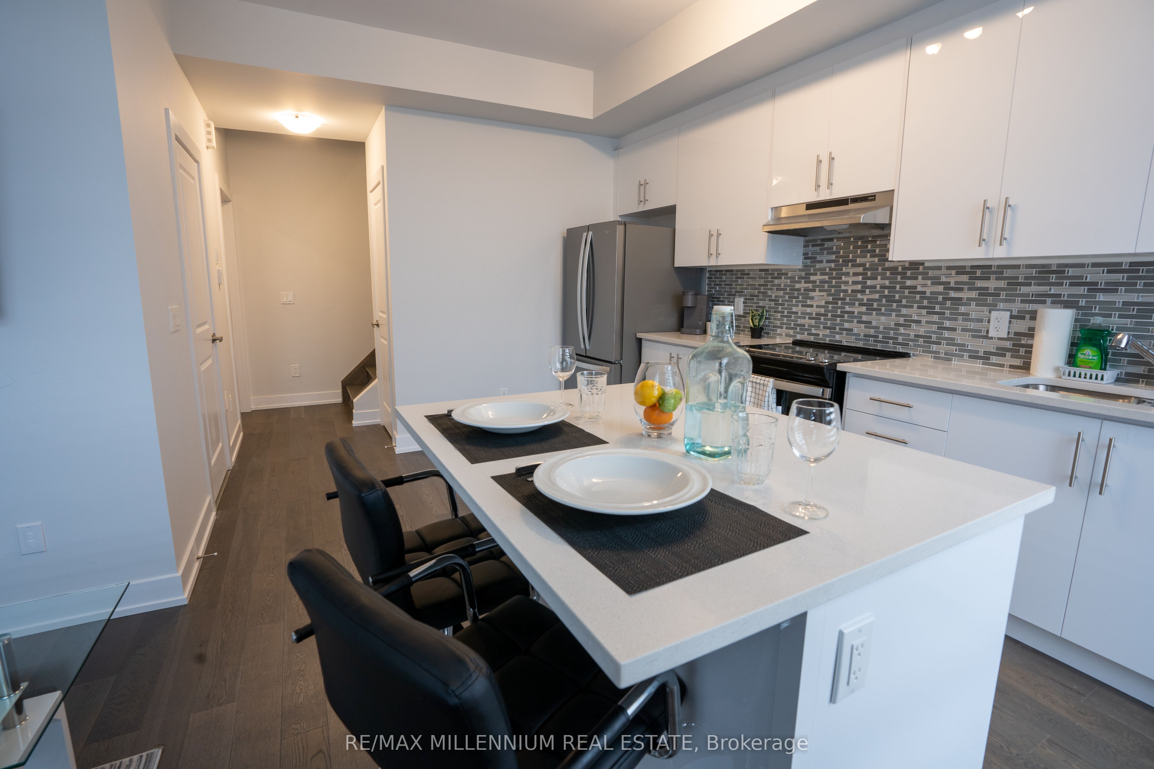 9560 Islington Avenue U221, Vaughan, ON L4K 2L5 photo 5