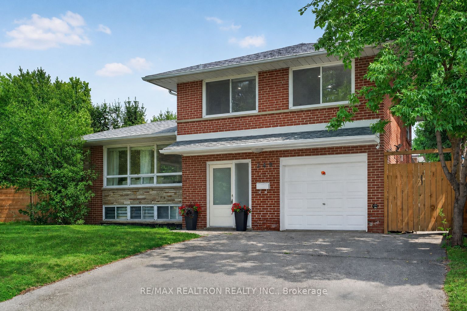 249 Tampico Road, Richmond Hill, ON L4C 4R8 photo 3