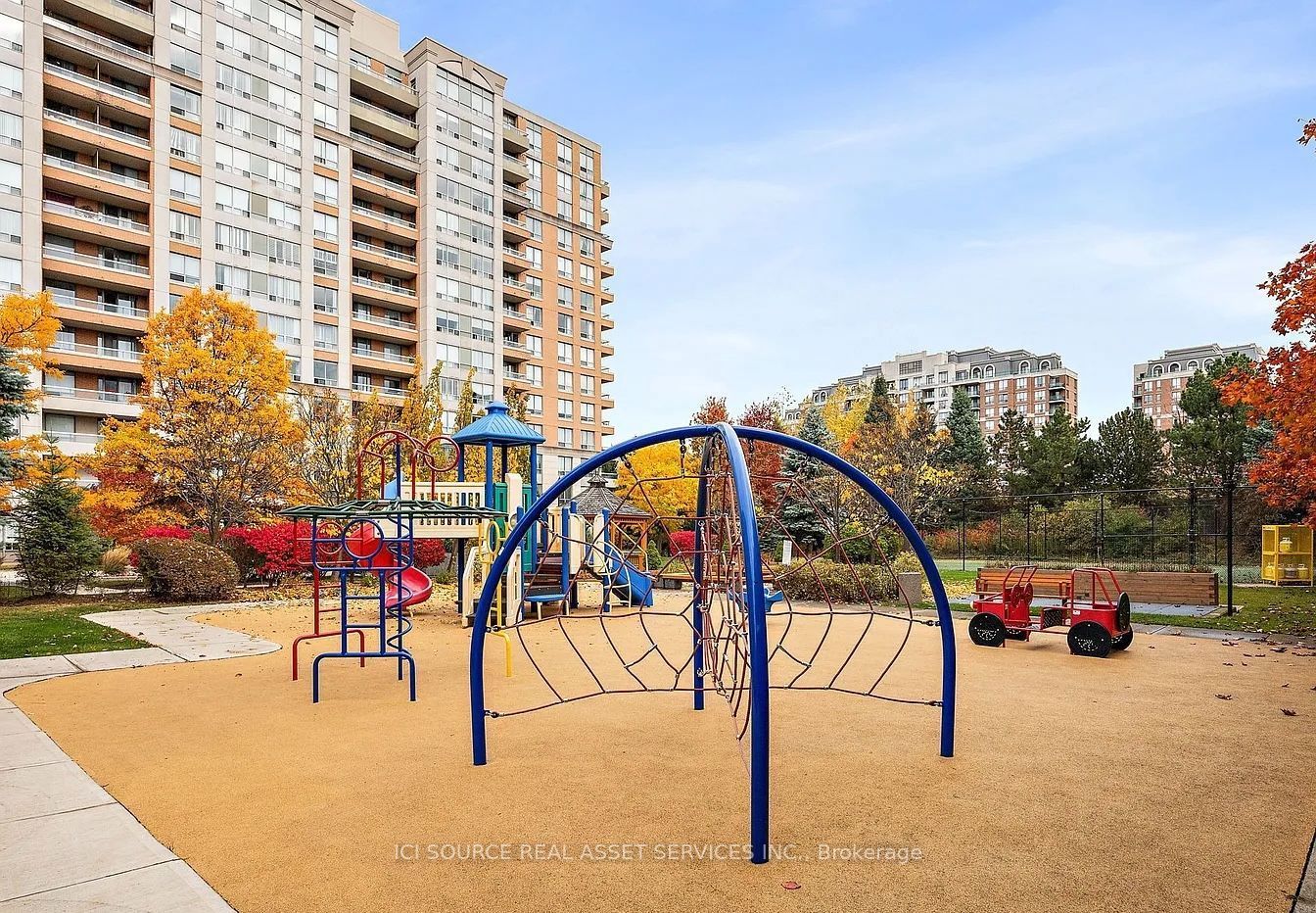 9 Northern Heights Drive 313, Richmond Hill, ON L4B 4M5 photo 3
