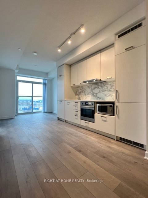 10 Honeycrisp Crescent 915, Vaughan, ON L4K 5Z8 photo 4