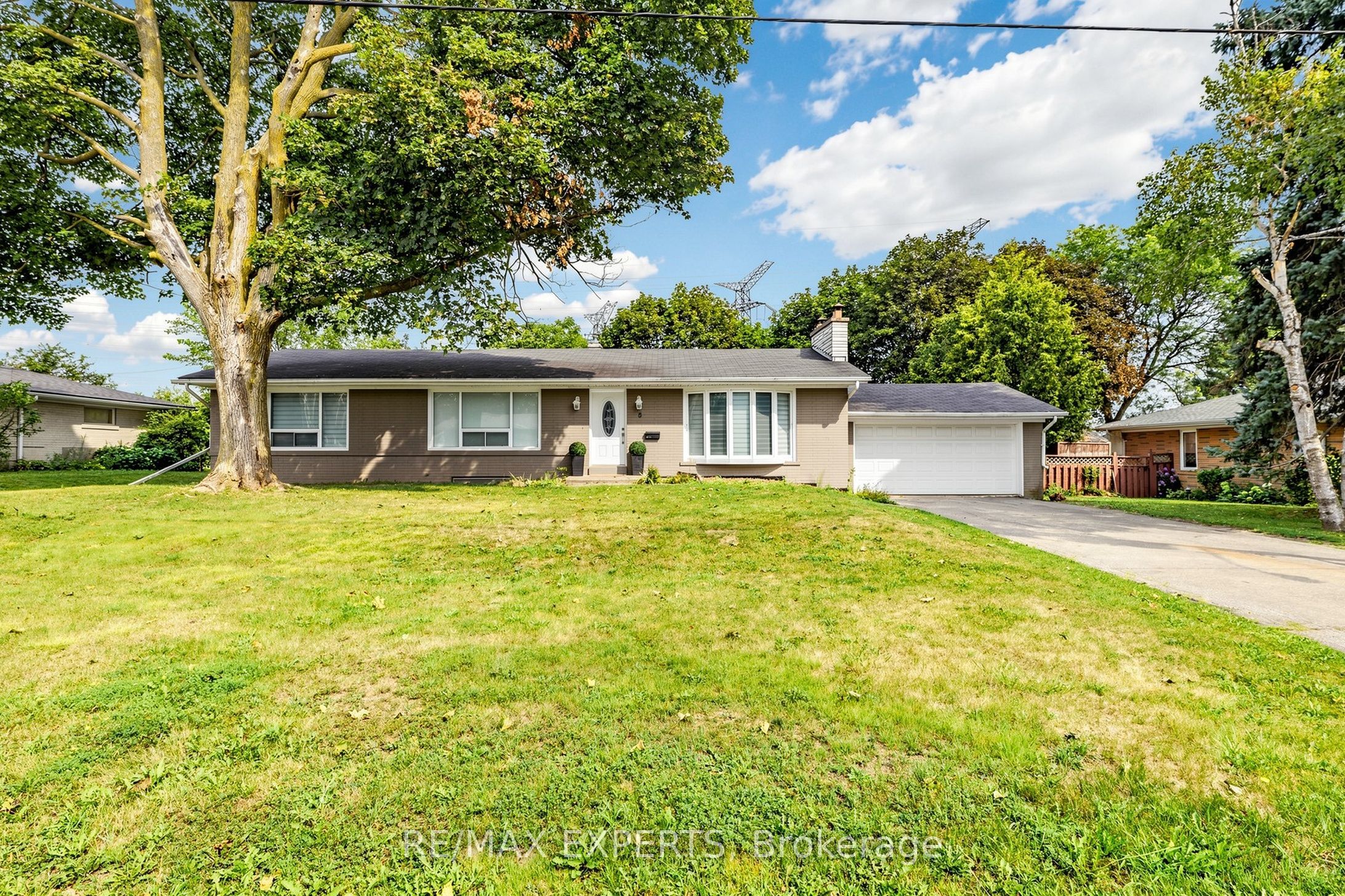 8 Longbridge Road, Vaughan, ON L4J 1L5