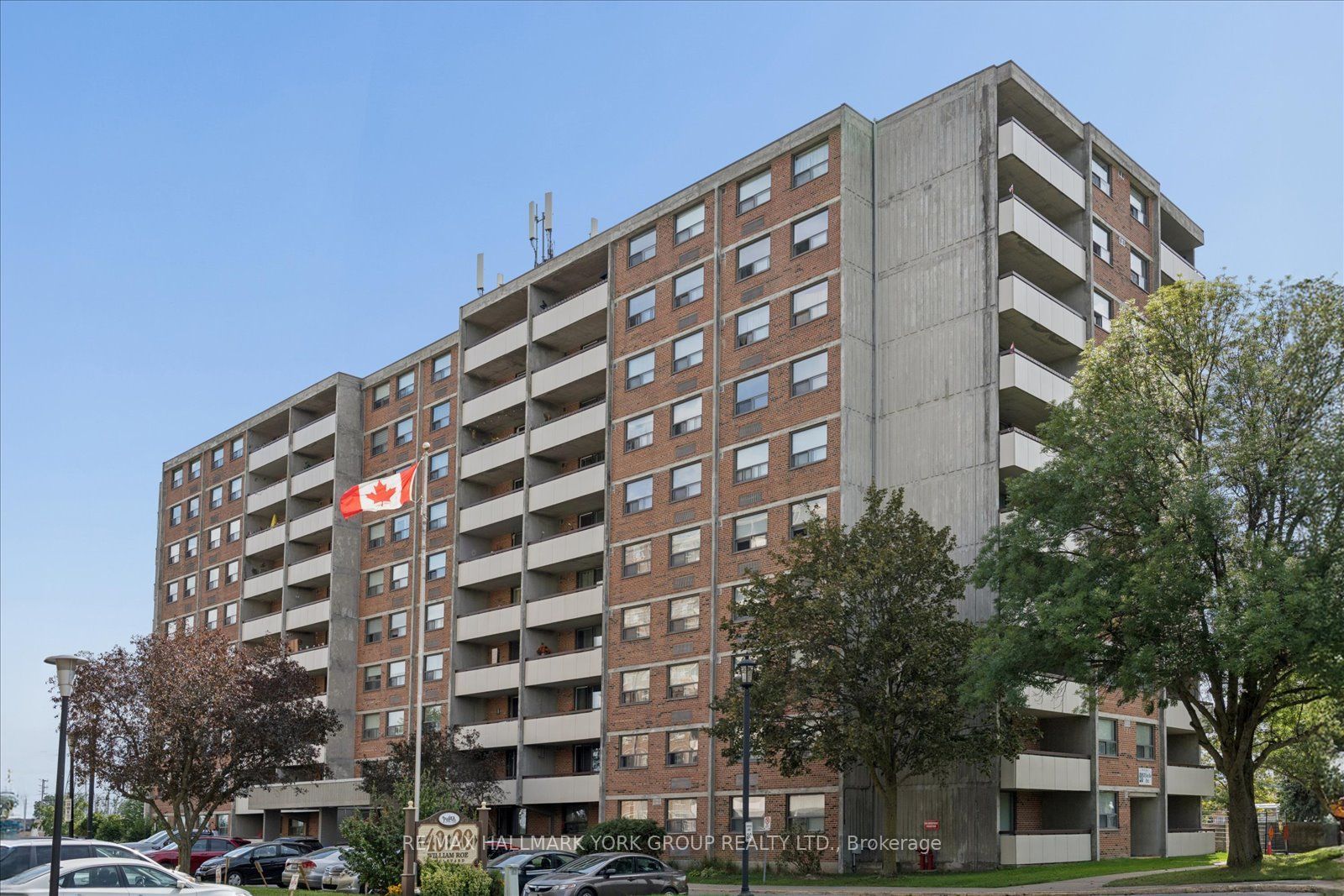 20 William Roe Boulevard 405, Newmarket, ON L3Y 5V6