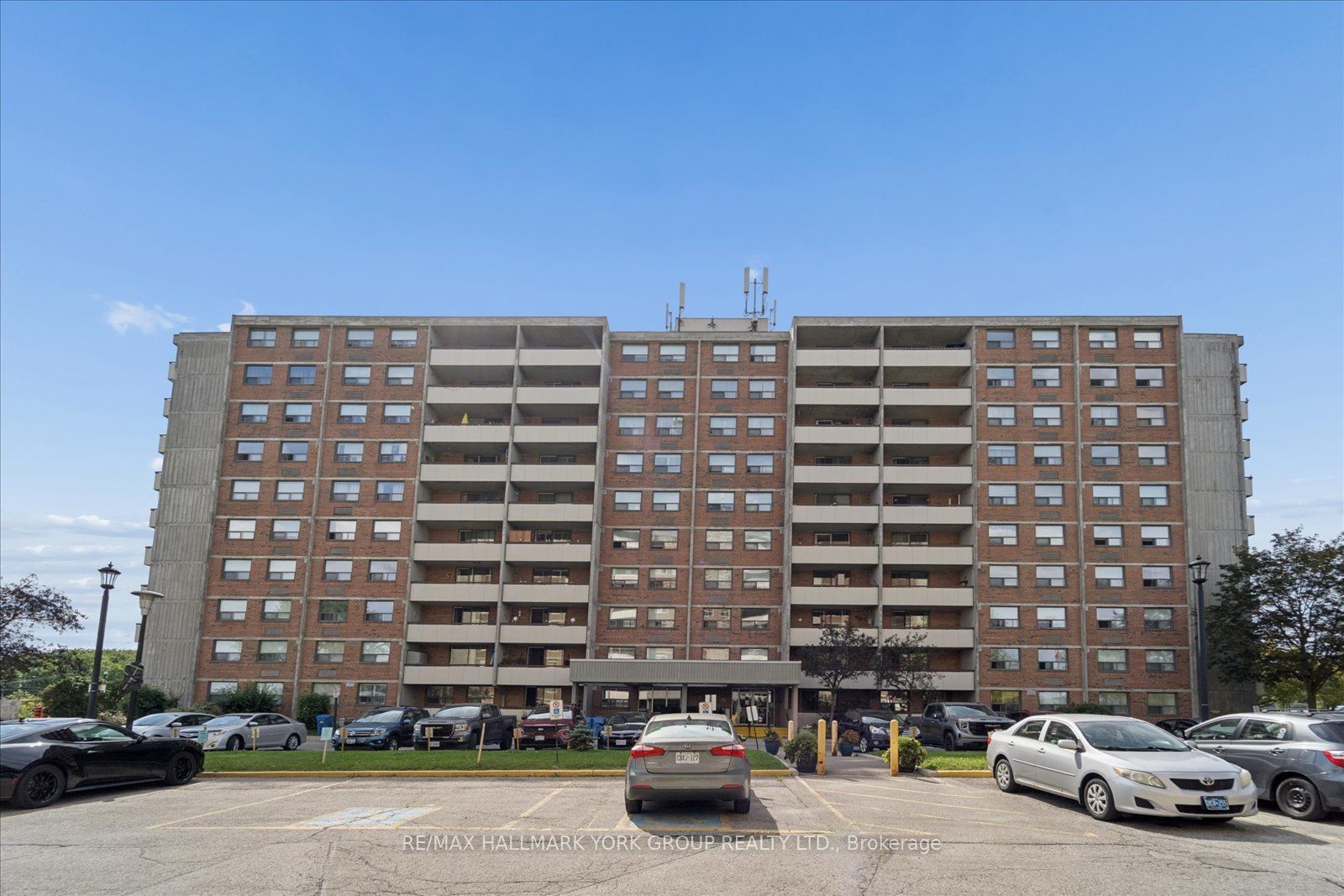 20 William Roe Boulevard 405, Newmarket, ON L3Y 5V6 photo 2