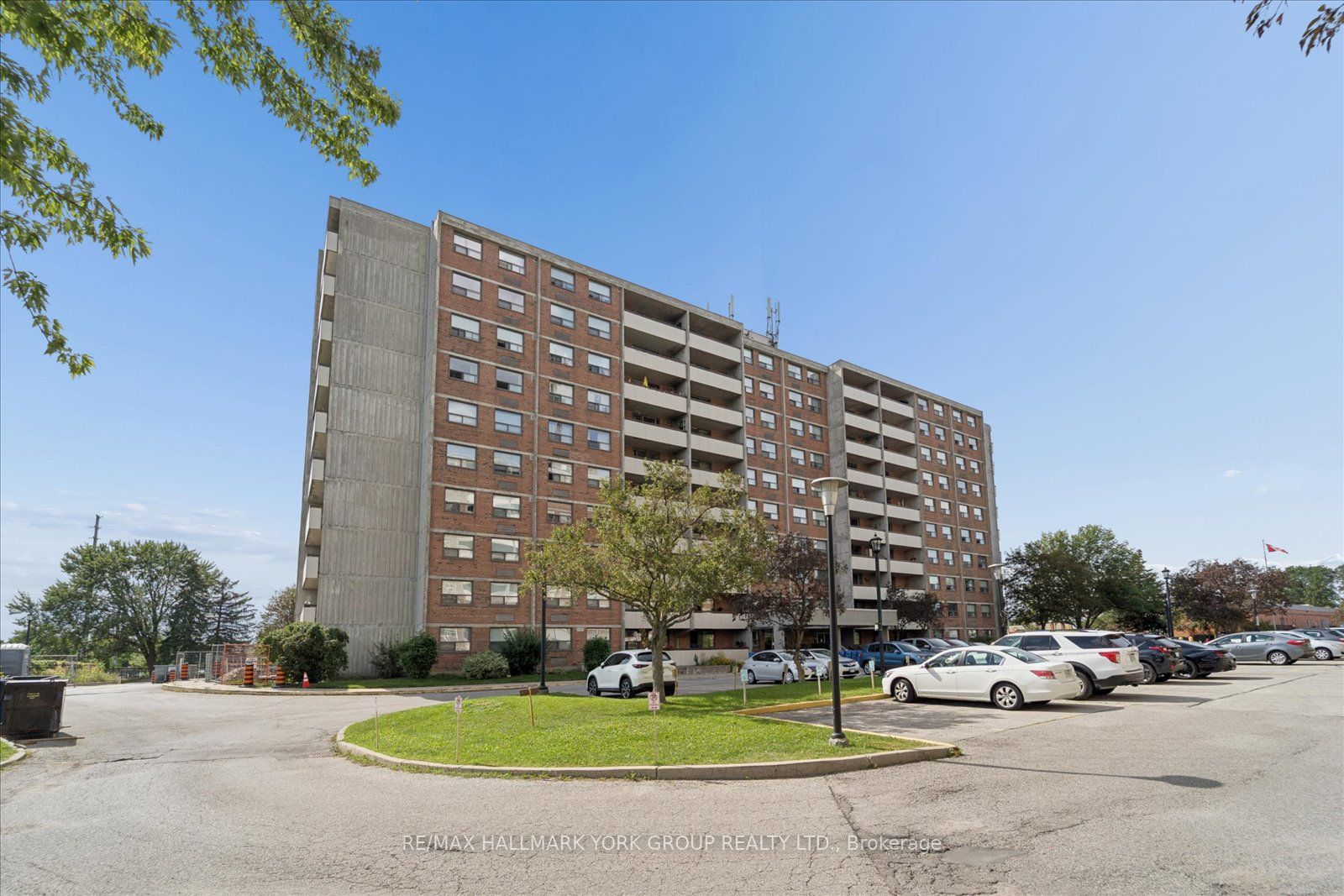 20 William Roe Boulevard 405, Newmarket, ON L3Y 5V6 photo 3