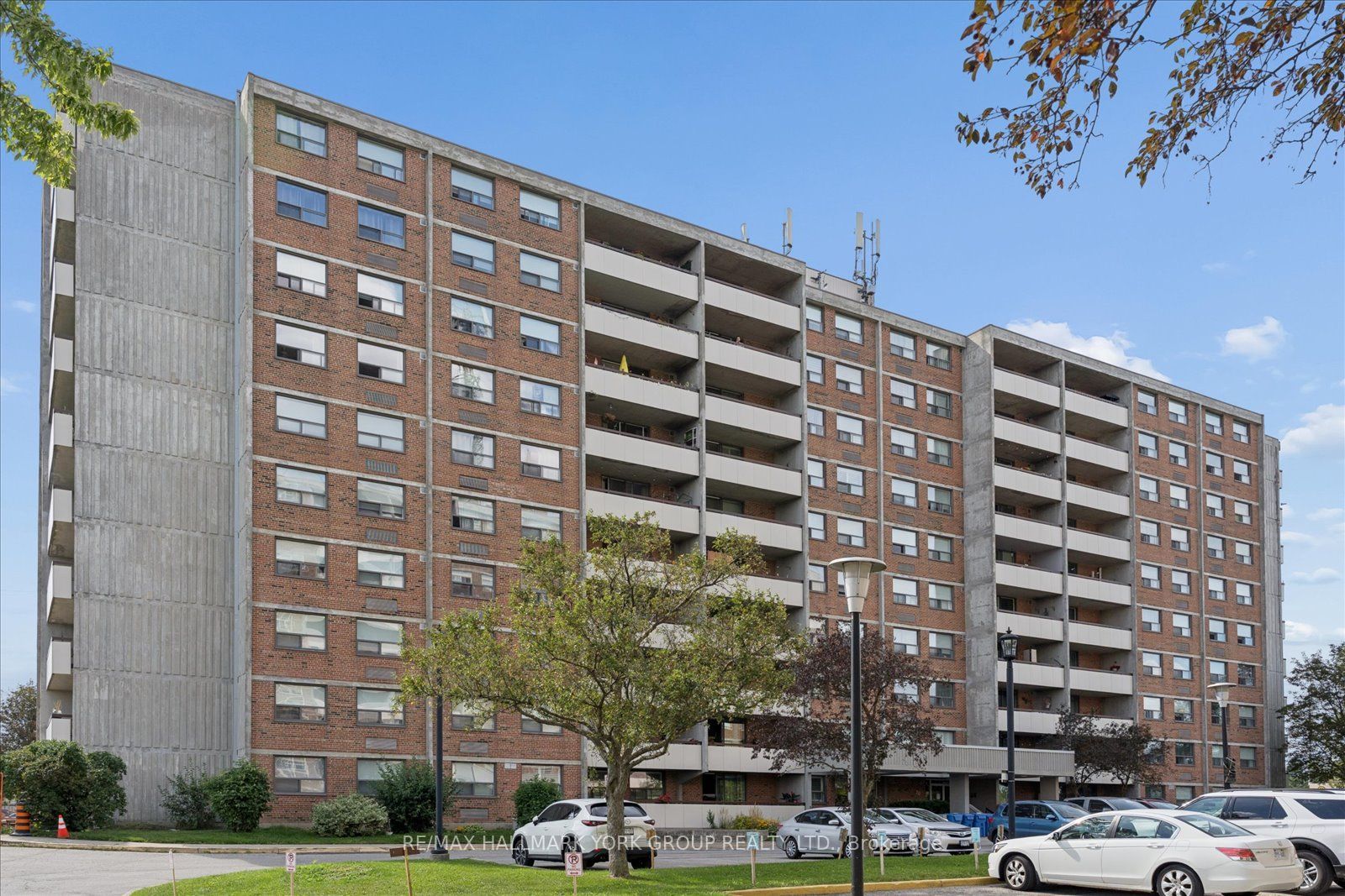 20 William Roe Boulevard 405, Newmarket, ON L3Y 5V6 photo 4
