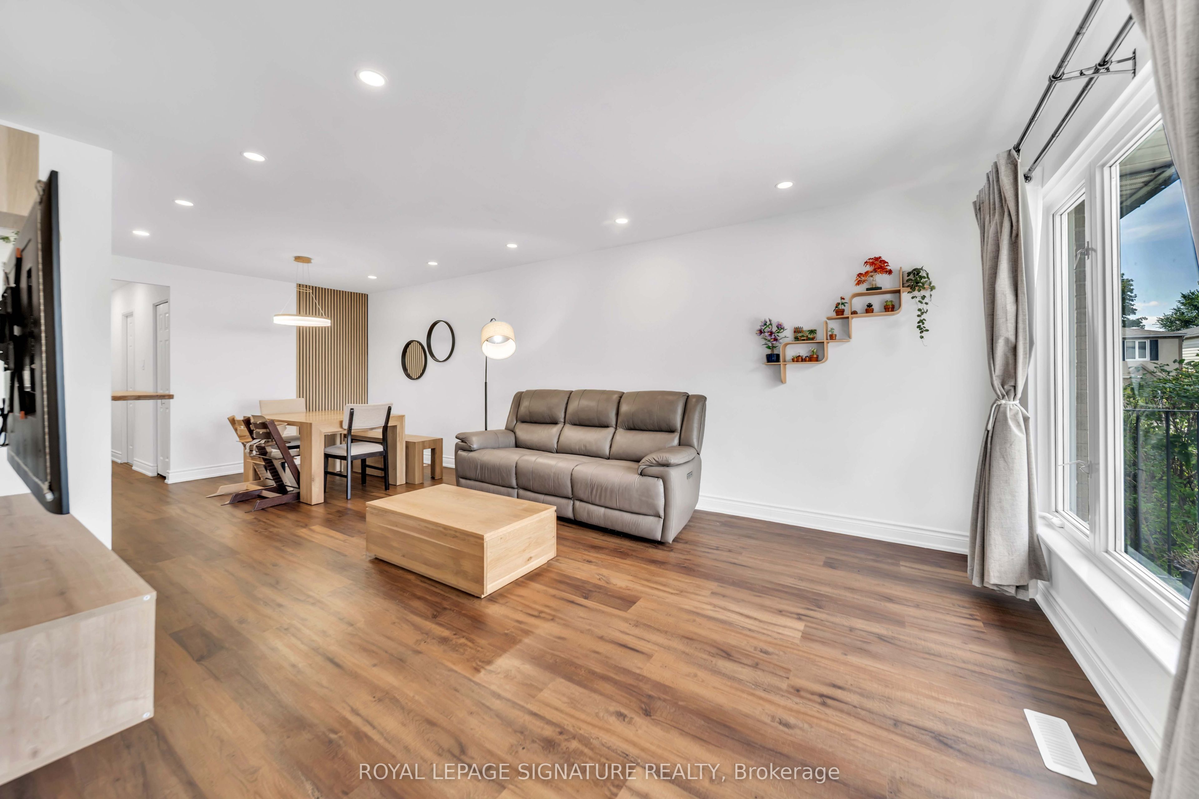 702 Leeder Court Main, Newmarket, ON L3Y 5A7 photo 3