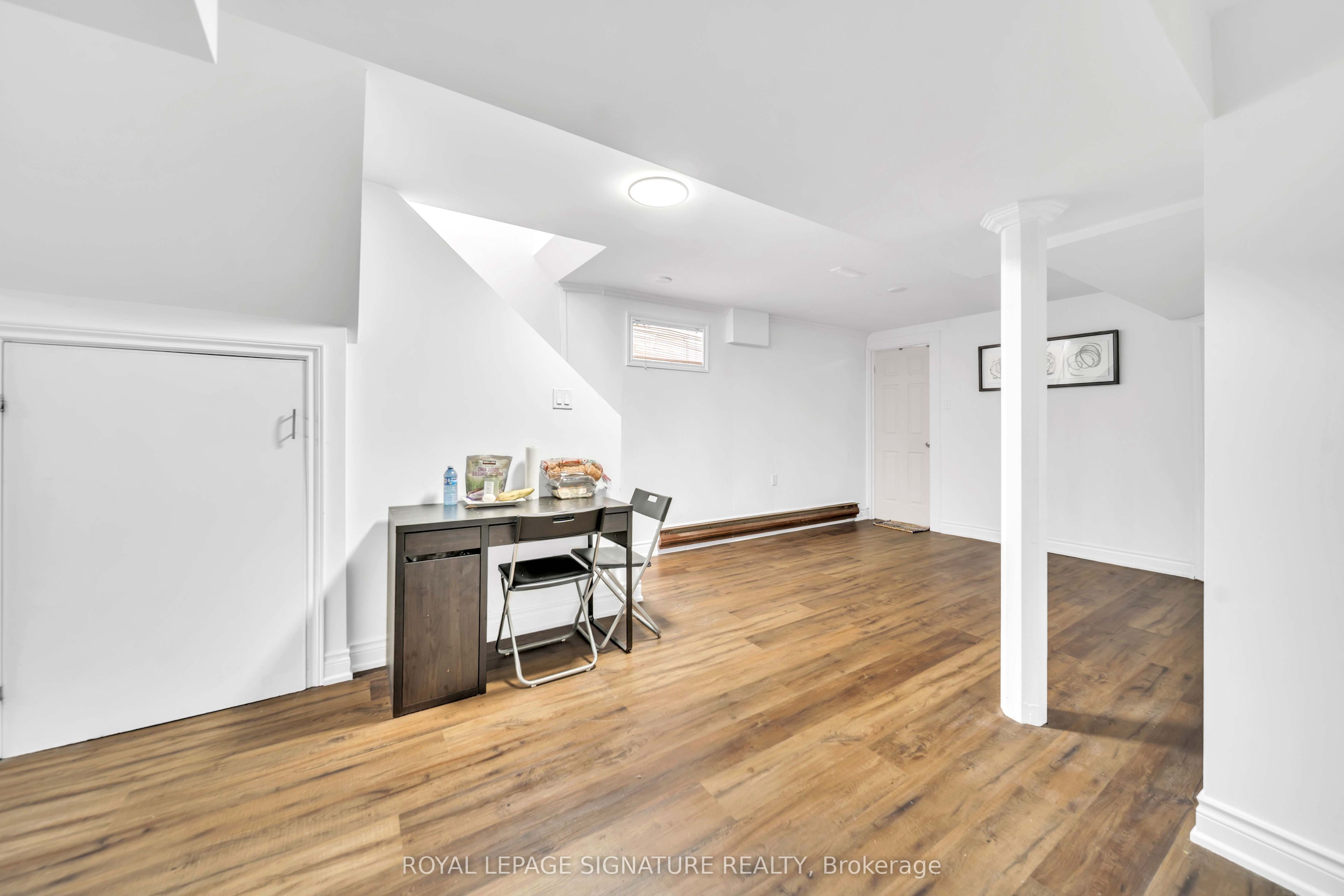 702 Leeder Court Bsmt, Newmarket, ON L3Y 5A7 photo 2