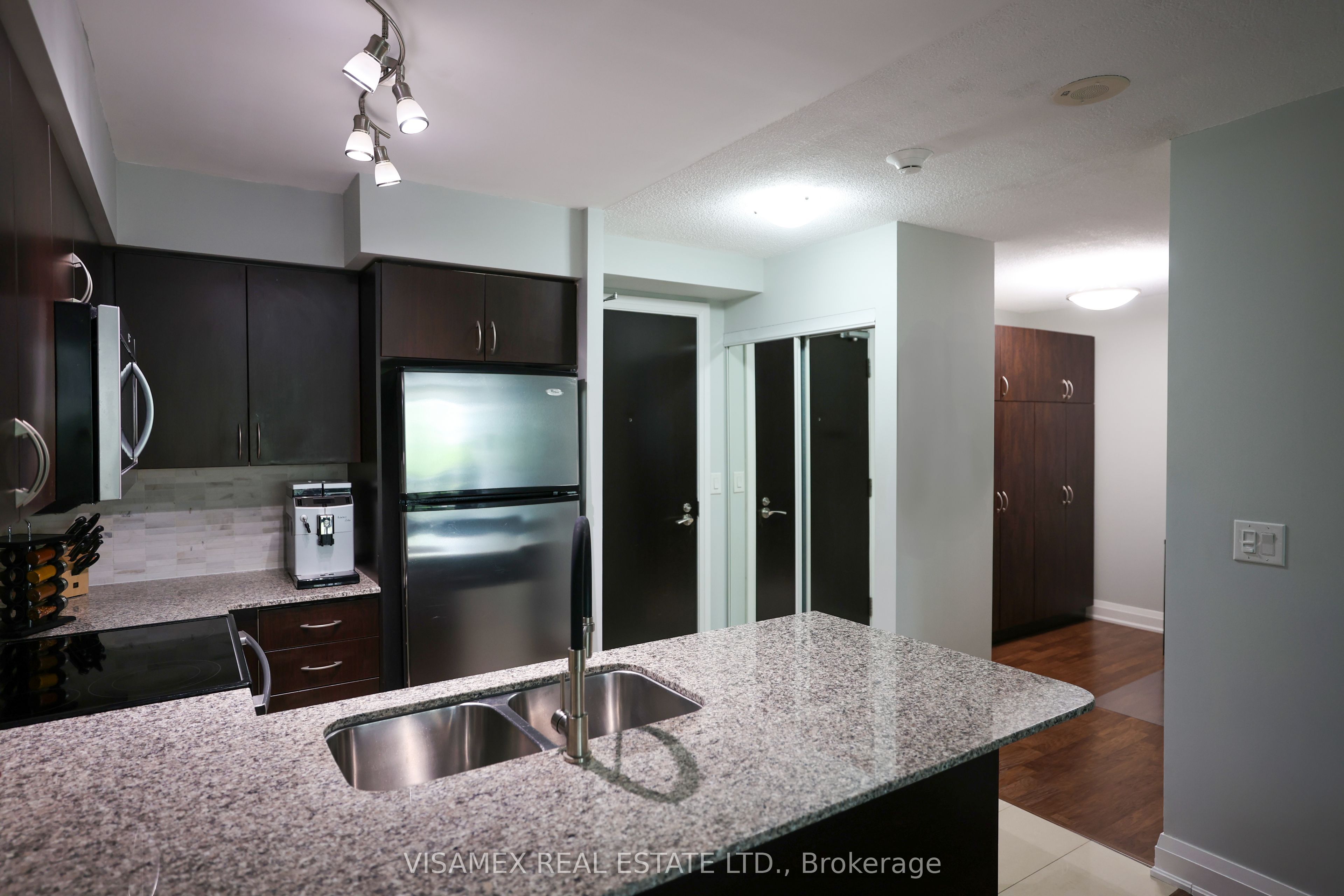 20 North Park Road 210, Vaughan, ON L4J 0G7 photo 4