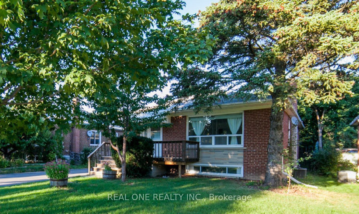 375 Neal Drive, Richmond Hill, ON L4C 3L6