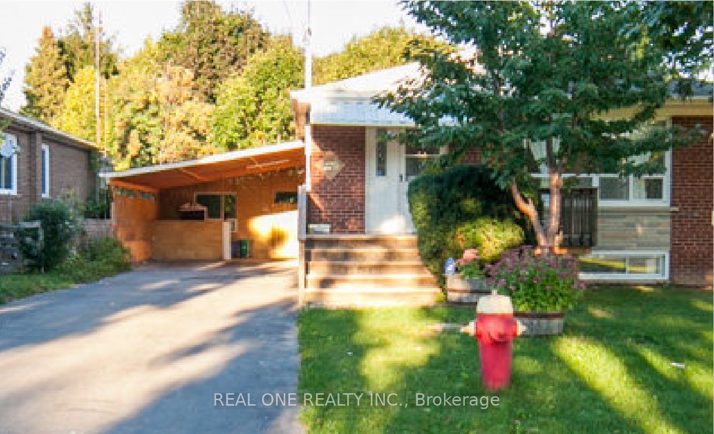375 Neal Drive, Richmond Hill, ON L4C 3L6 photo 2
