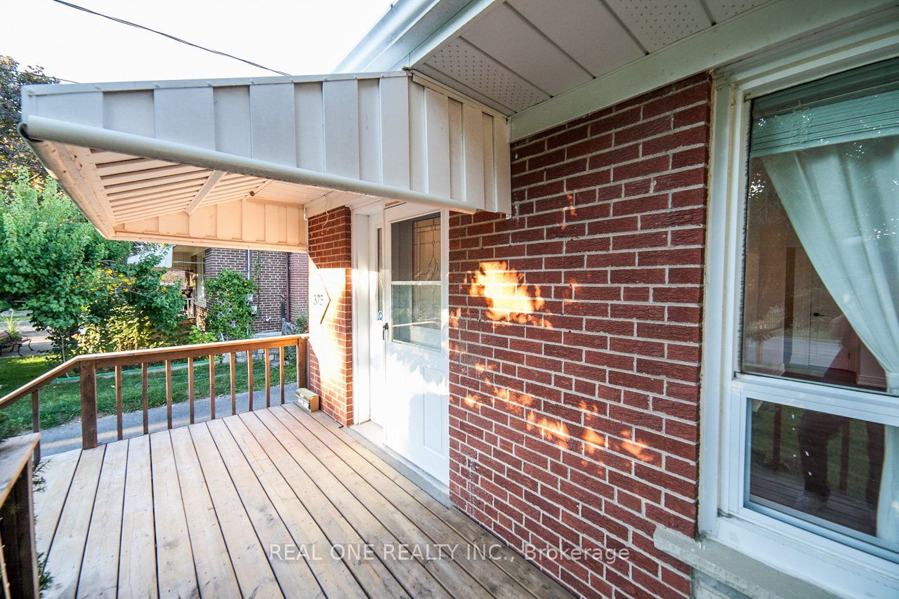 375 Neal Drive, Richmond Hill, ON L4C 3L6 photo 4
