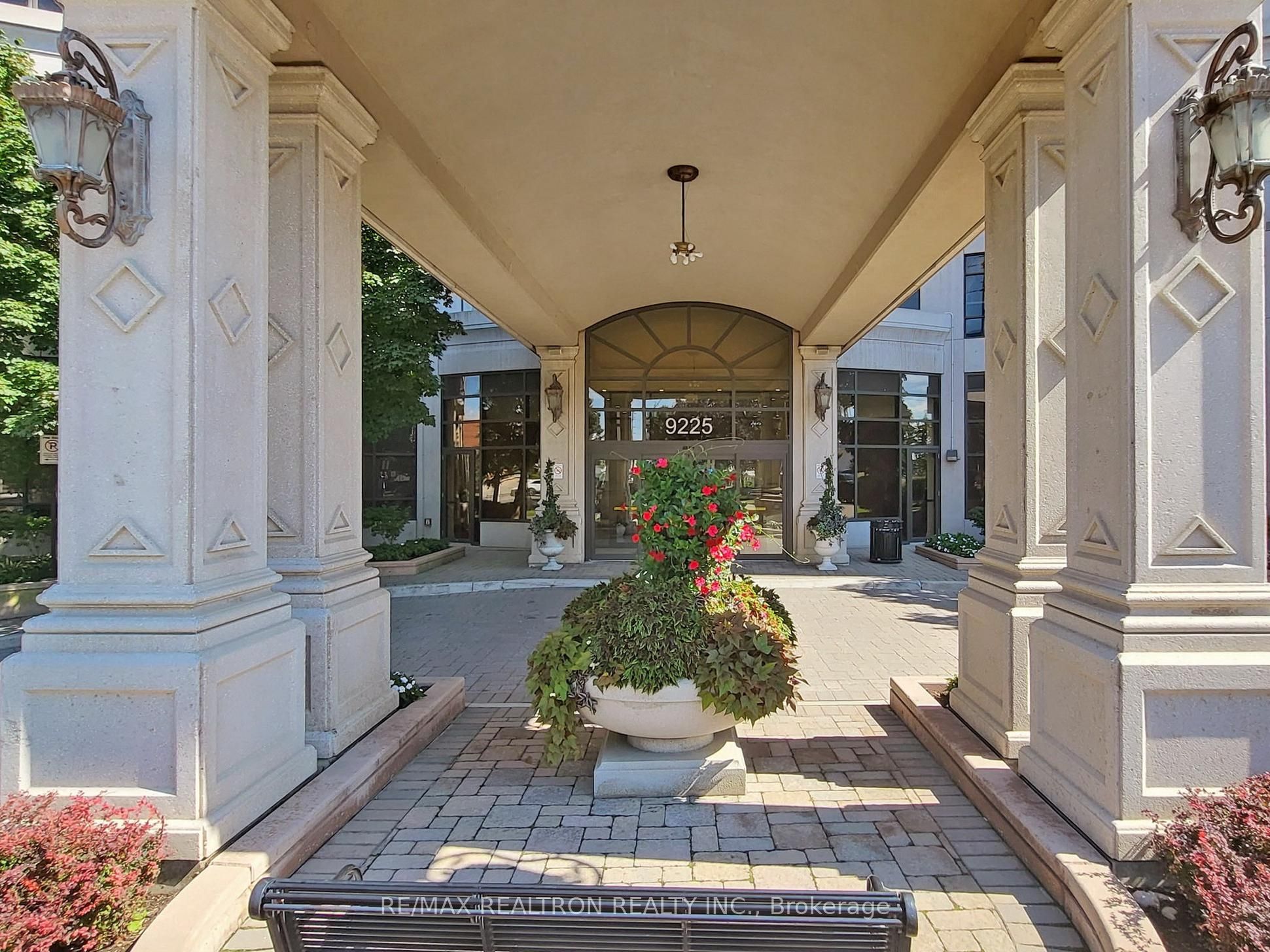 9225 Jane Street 401, Vaughan, ON L6A 0J7 photo 3