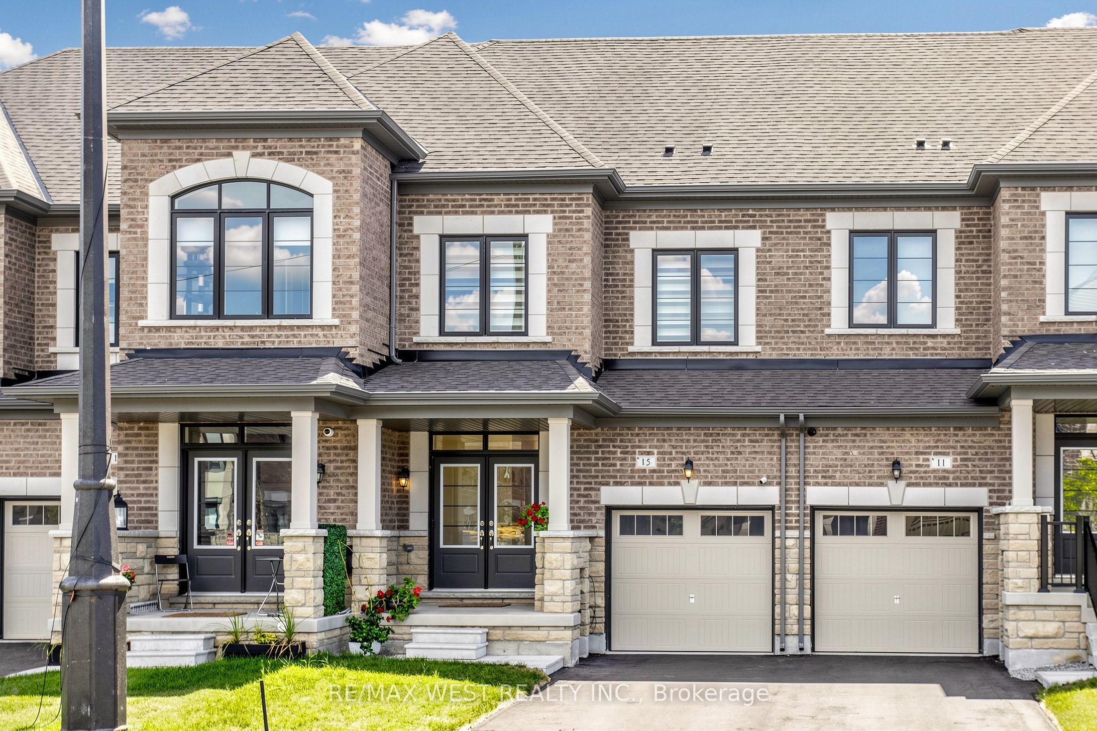 15 Kinloss Street, Vaughan, ON L4H 5J6 photo 2