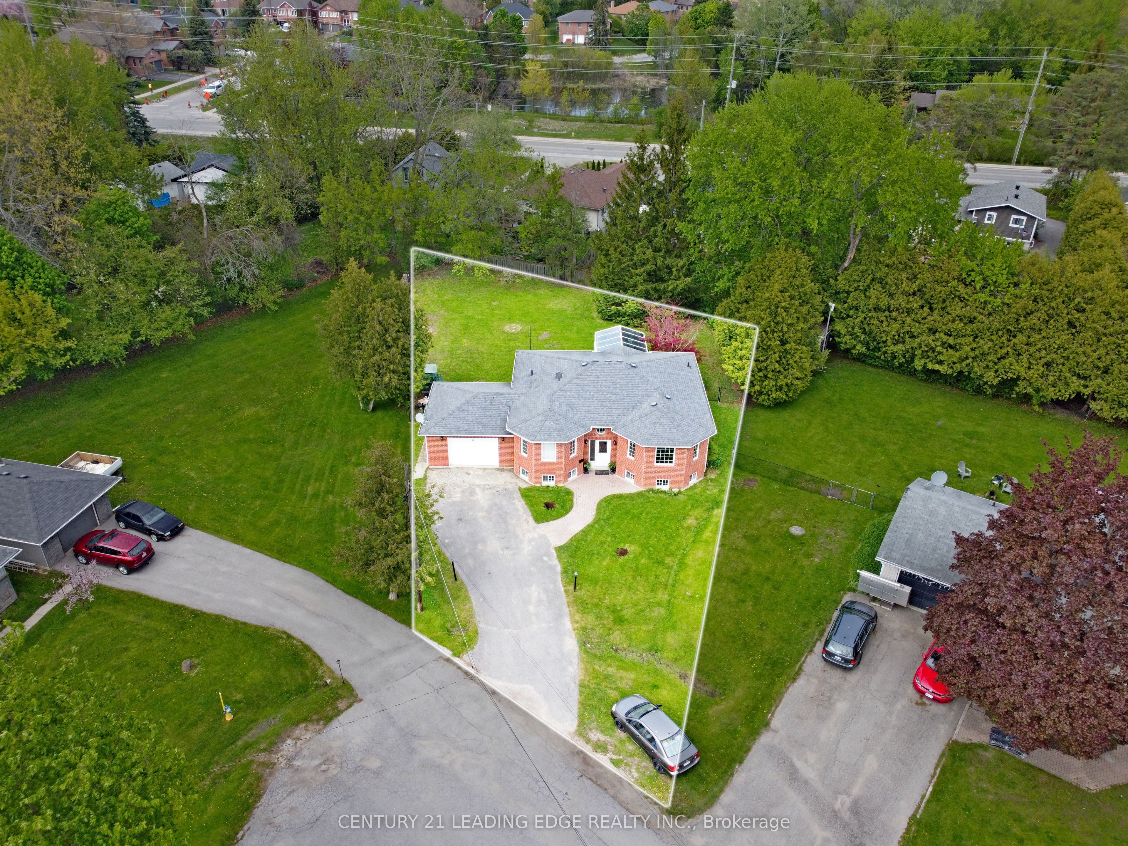 4 Bay Court, Georgina, ON L4P 1B3