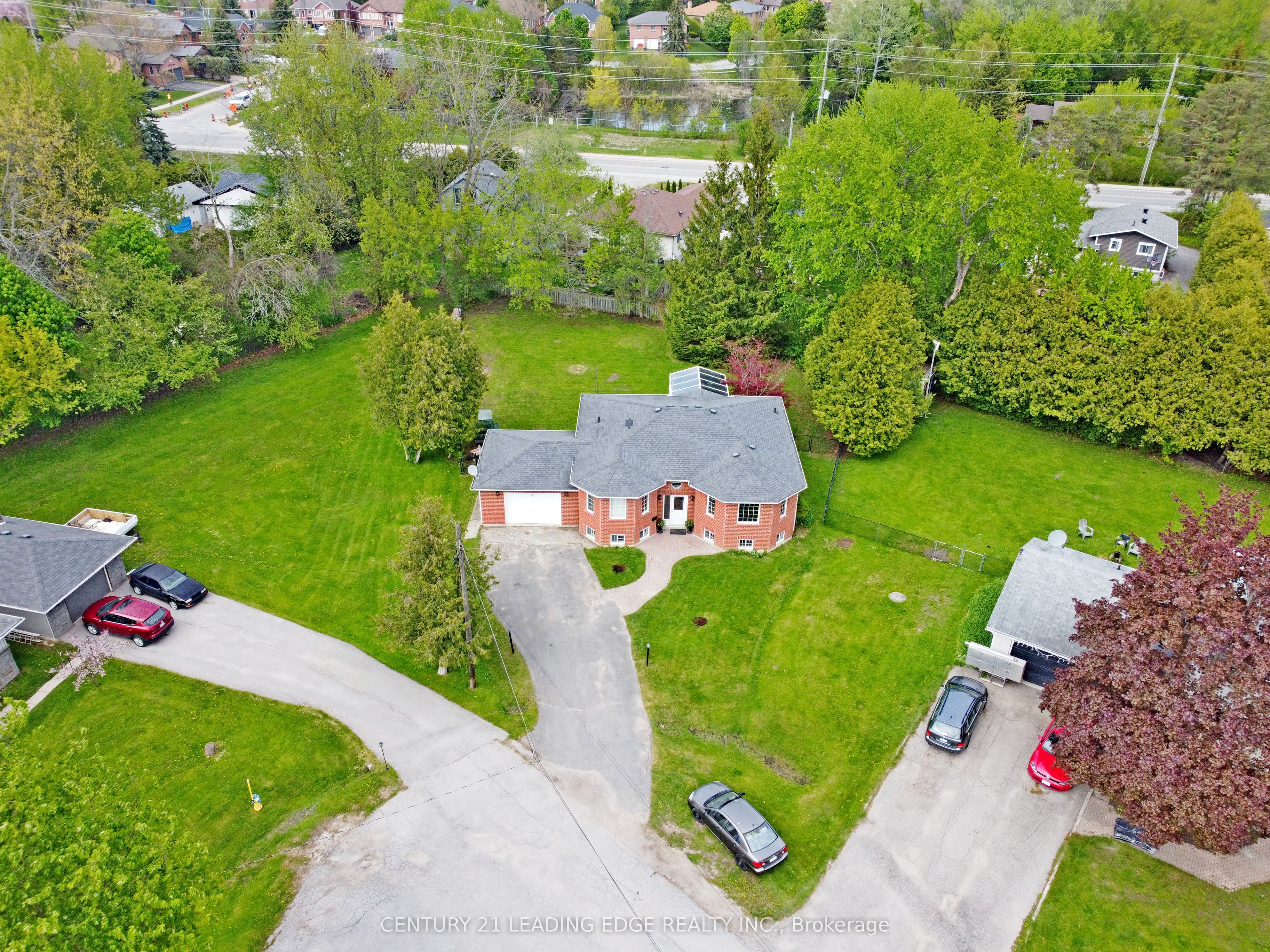 4 Bay Court, Georgina, ON L4P 1B3 photo 2