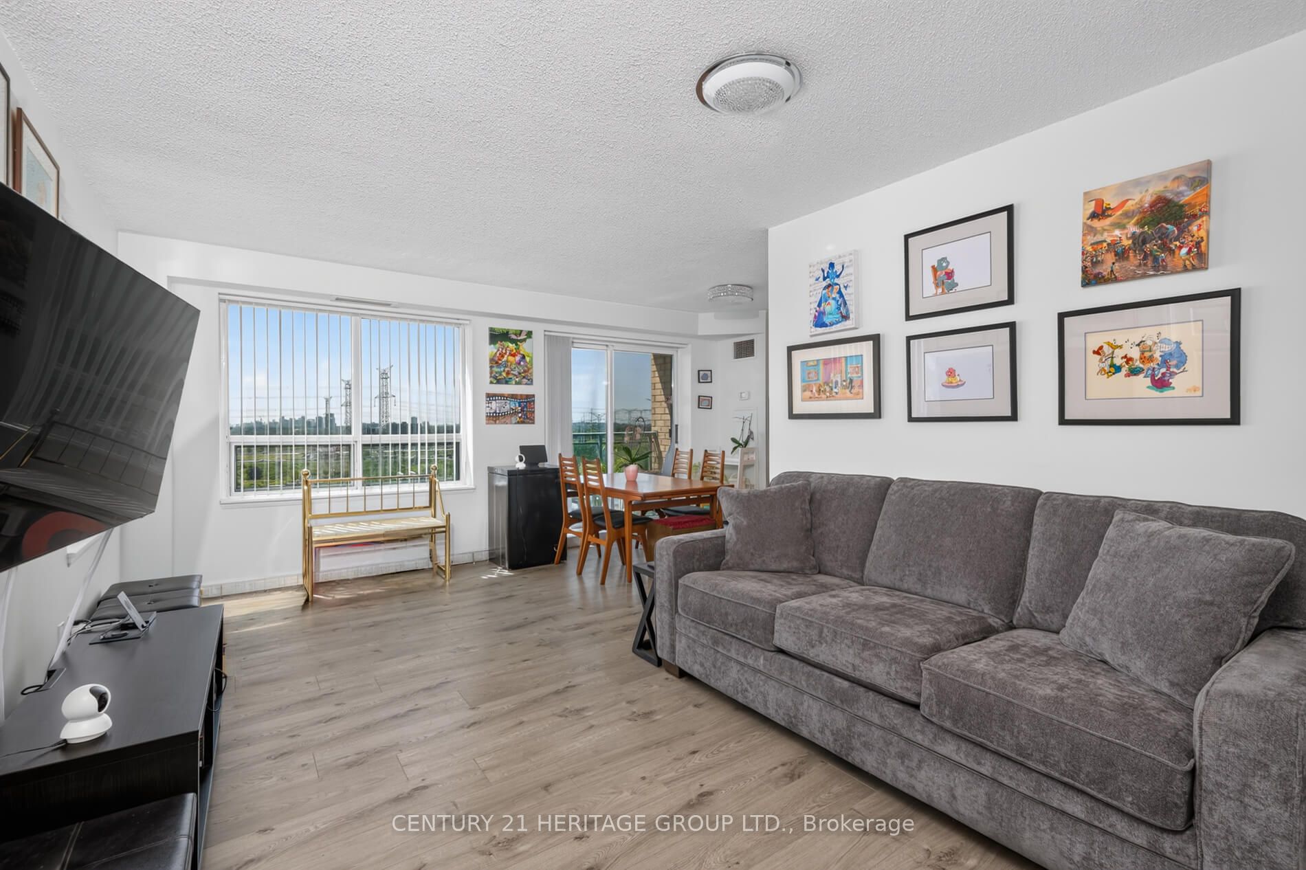 39 Oneida Crescent 1017, Richmond Hill, ON L4B 4T9 photo 3