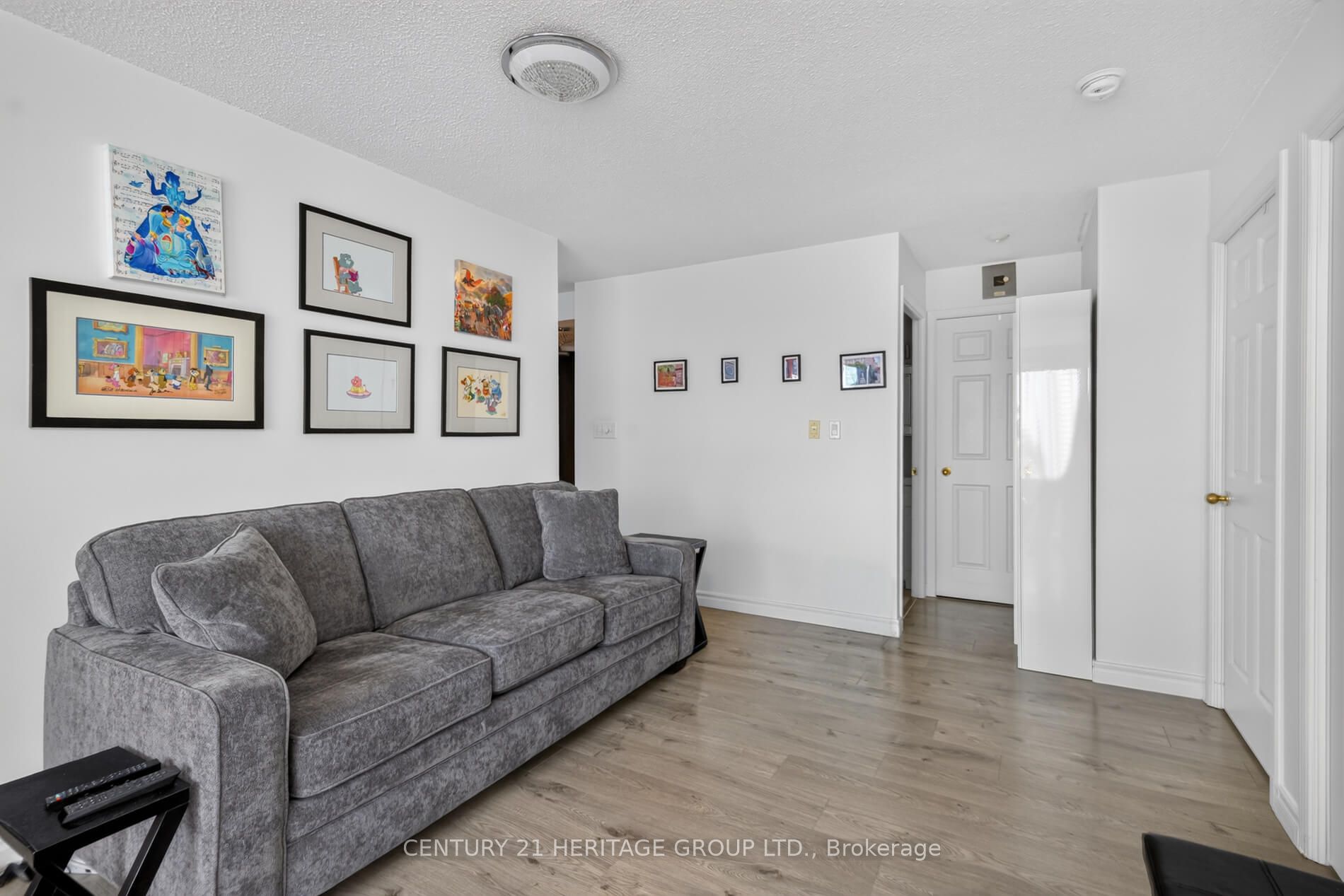 39 Oneida Crescent 1017, Richmond Hill, ON L4B 4T9 photo 4