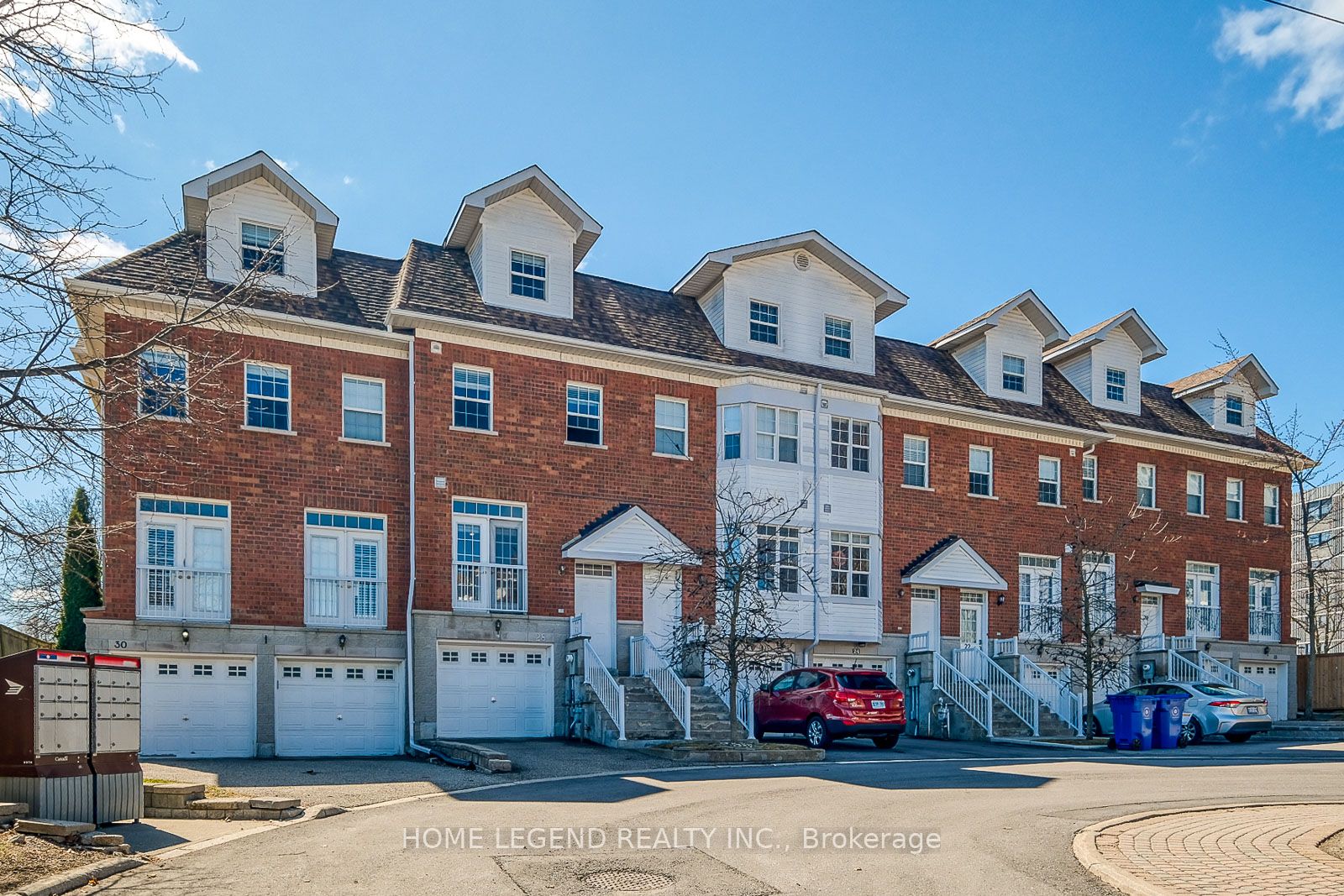 28 Loring Doolittle Court, Aurora, ON L4G 7Y8